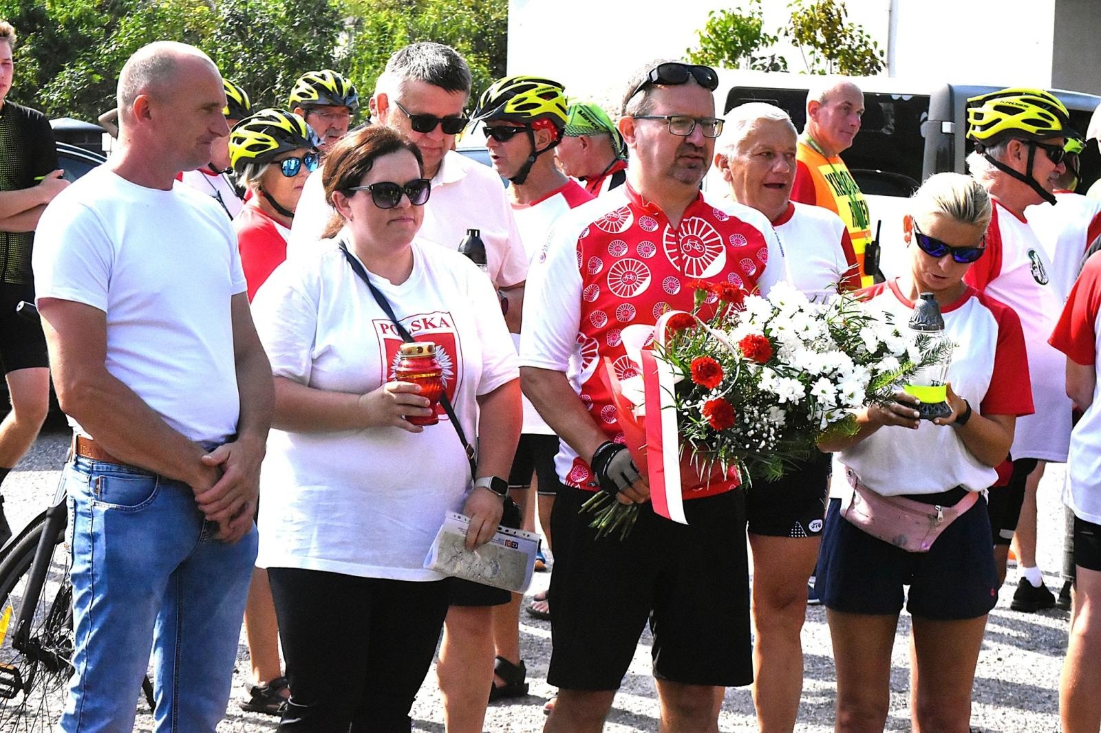 Zdjęcie w galerii na portalu naszwodzislaw.com: Kolarze oddali hołd powstańcom wiadomości z regionu