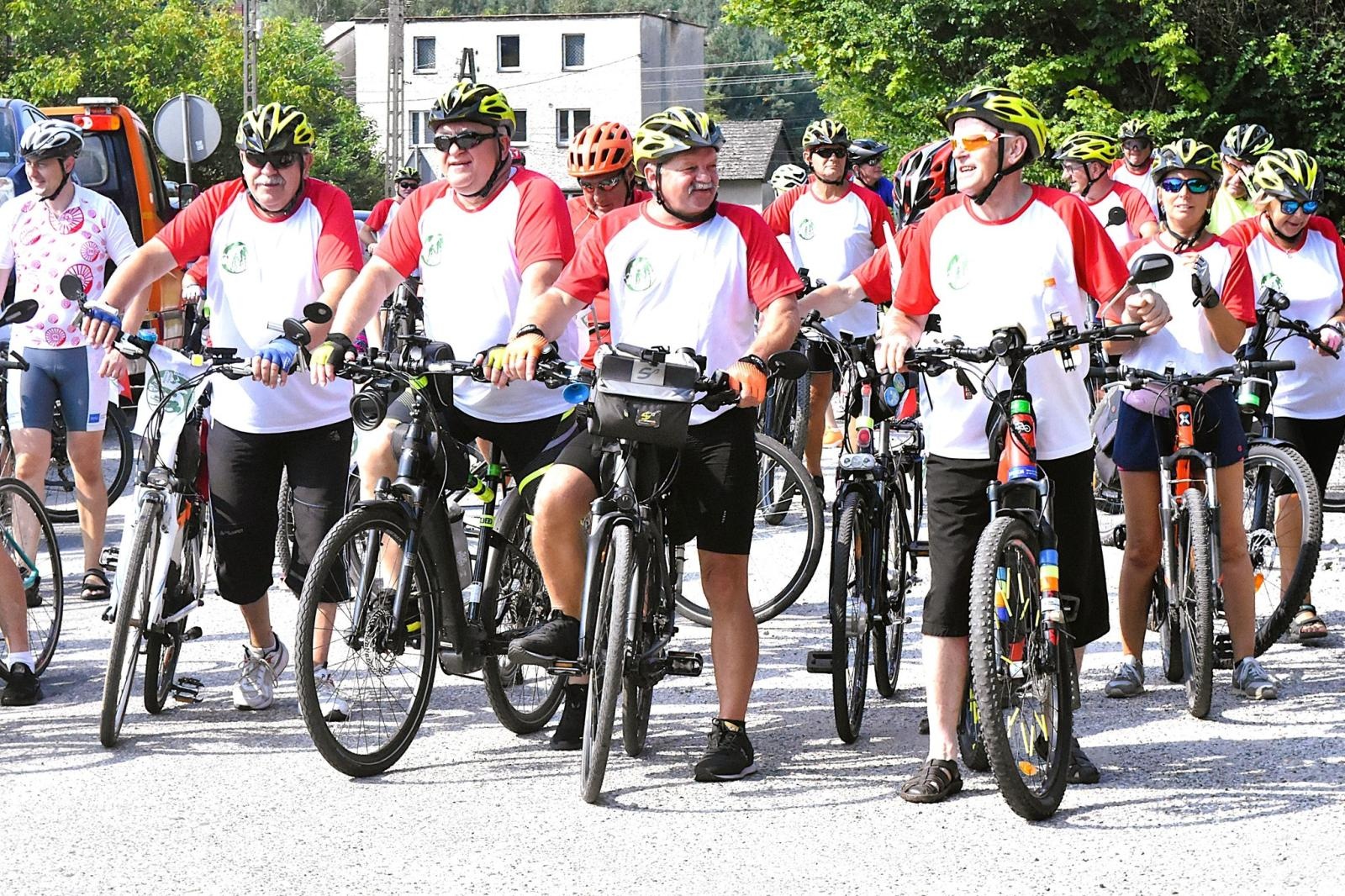 Zdjęcie w galerii na portalu naszwodzislaw.com: Kolarze oddali hołd powstańcom wiadomości z regionu