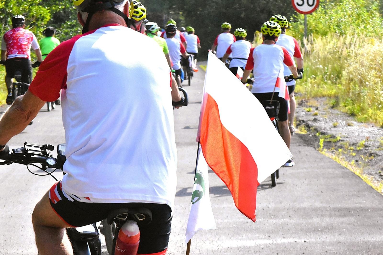 Zdjęcie w galerii na portalu naszwodzislaw.com: Kolarze oddali hołd powstańcom wiadomości z regionu