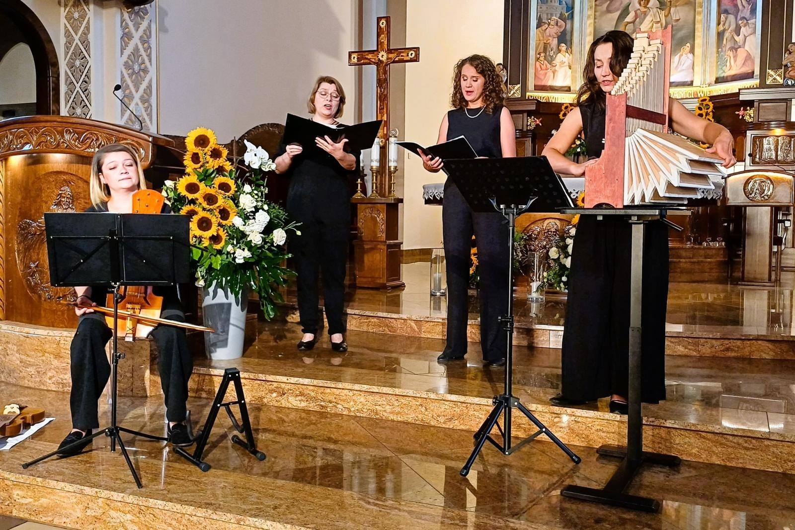 Zdjęcie w galerii na portalu naszwodzislaw.com: Krakowski zespół Trinus Ensemble zaprezentował w Skrzyszowie dawną muzykę wiadomości z regionu