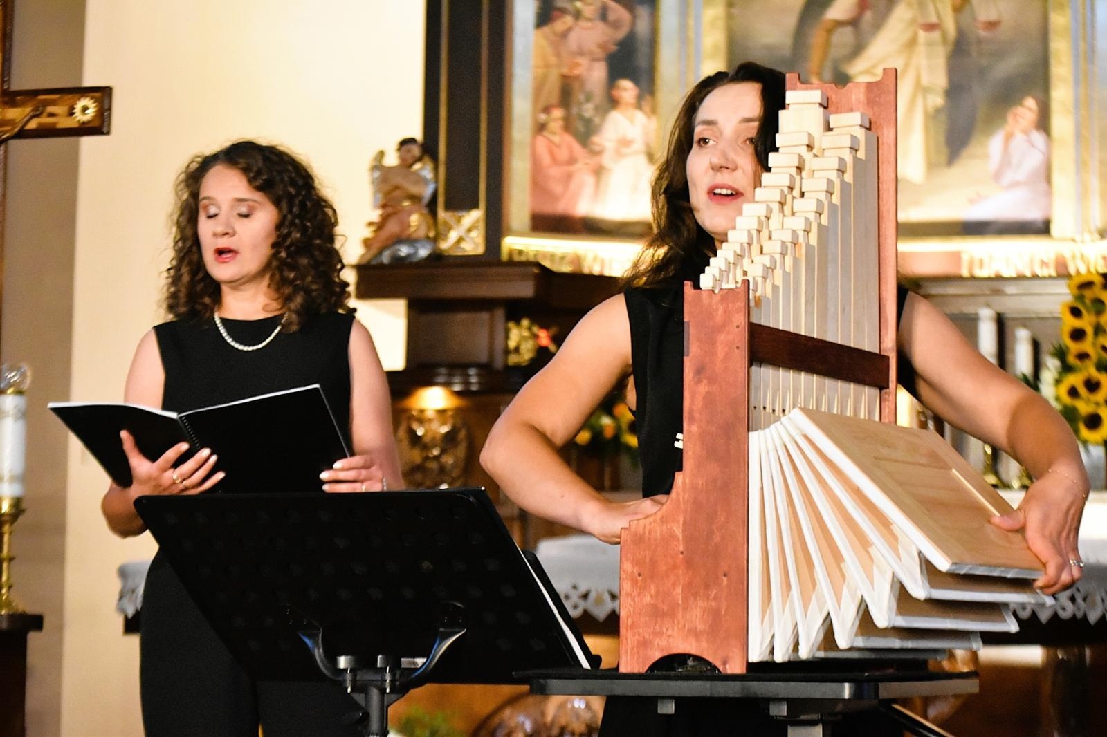 Zdjęcie w galerii na portalu naszwodzislaw.com: Krakowski zespół Trinus Ensemble zaprezentował w Skrzyszowie dawną muzykę wiadomości z regionu