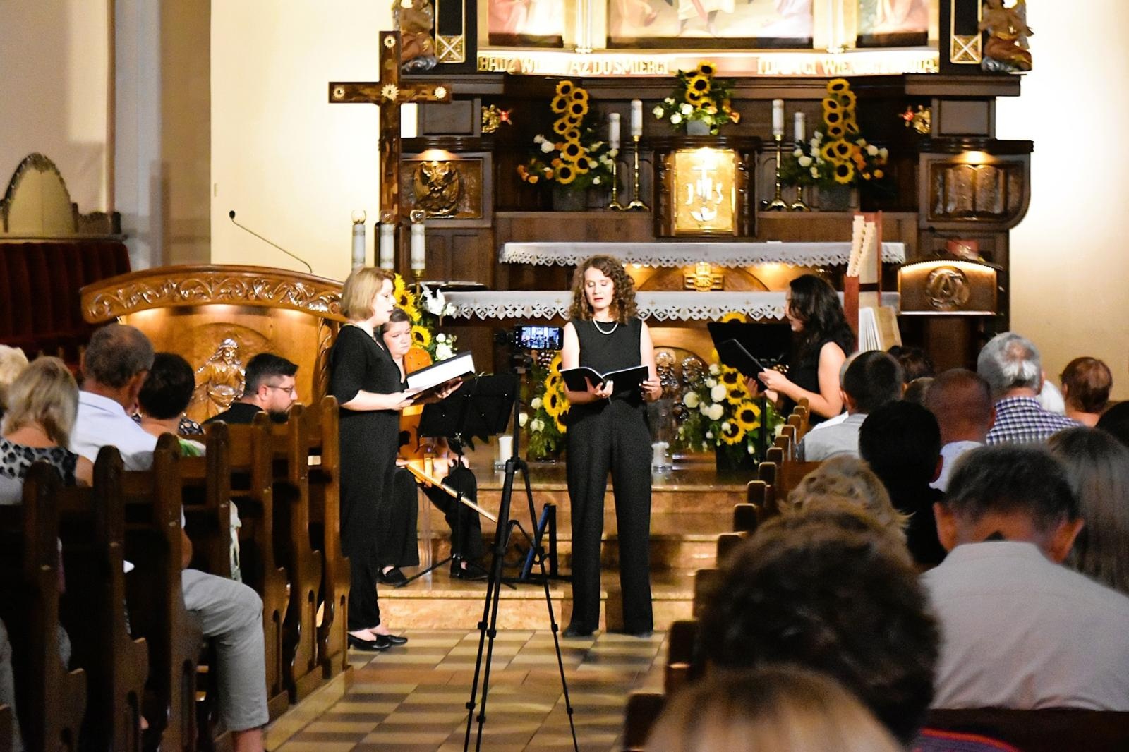 Zdjęcie w galerii na portalu naszwodzislaw.com: Krakowski zespół Trinus Ensemble zaprezentował w Skrzyszowie dawną muzykę wiadomości z regionu