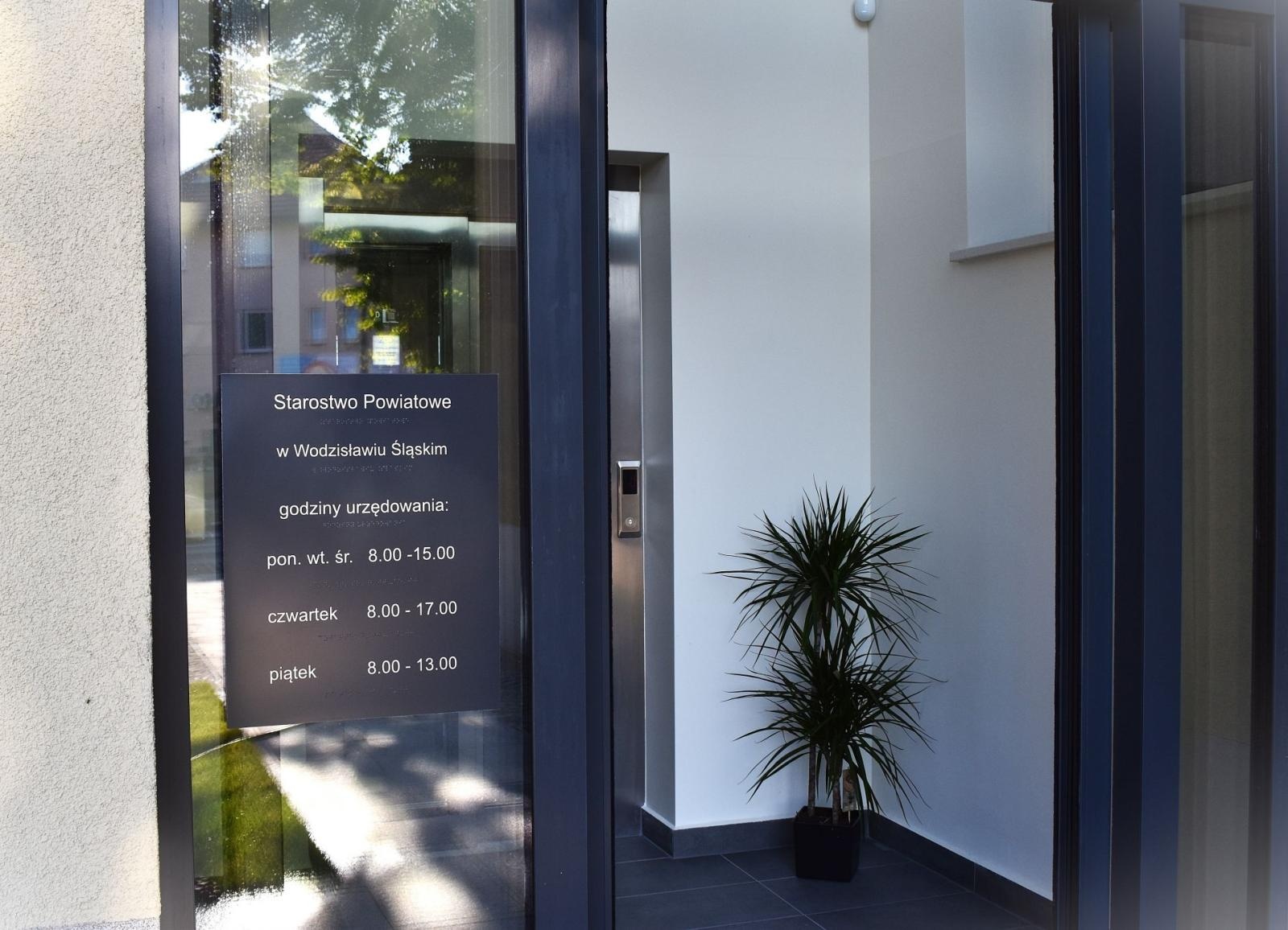 Zdjęcie w galerii na portalu naszwodzislaw.com: Nowości w starostwie dają dostępność na wyższym poziomie wiadomości z regionu