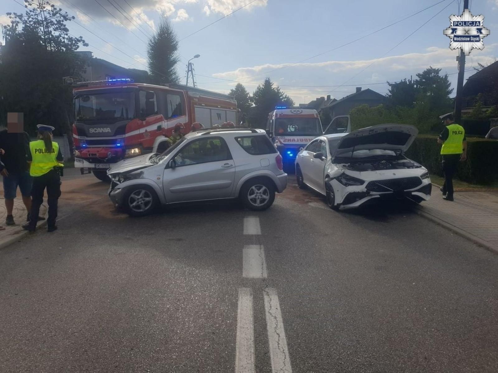 Zdjęcie w galerii na portalu naszwodzislaw.com: Seria zdarzeń drogowych w Wodzisławiu Śląskim. Trzy osoby trafiły do szpitala wiadomości z regionu