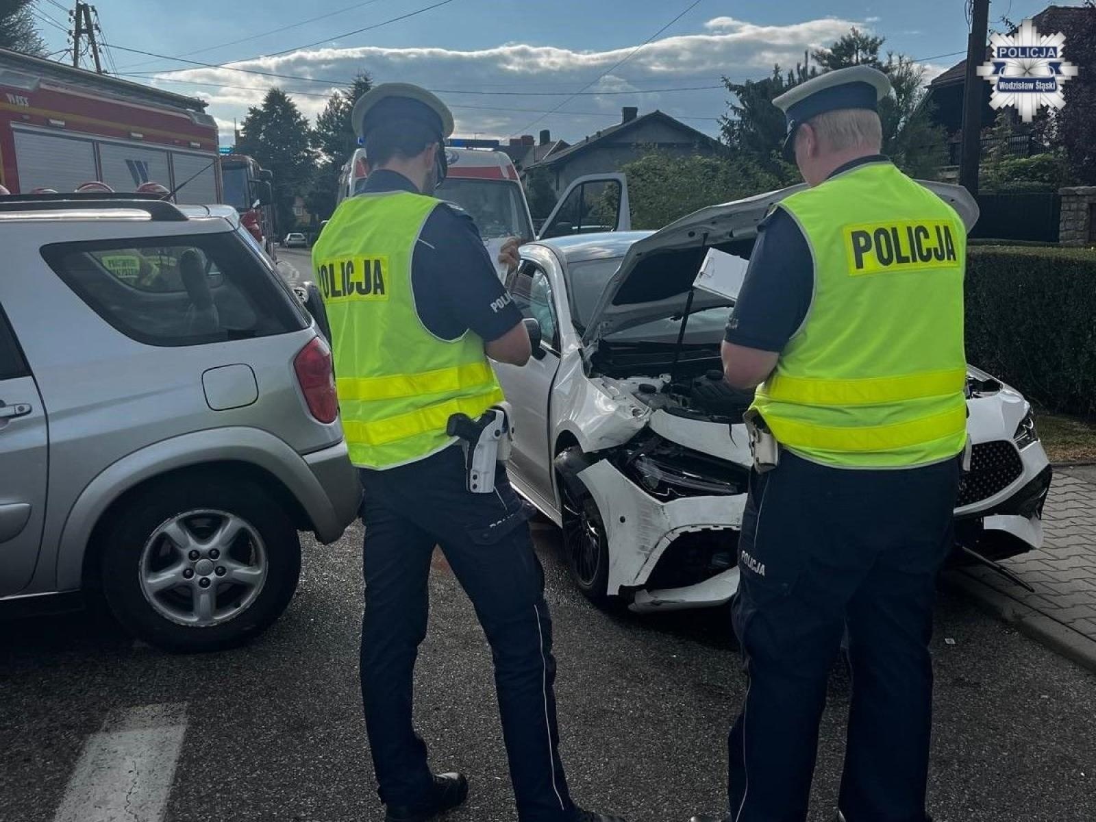 Zdjęcie w galerii na portalu naszwodzislaw.com: Seria zdarzeń drogowych w Wodzisławiu Śląskim. Trzy osoby trafiły do szpitala wiadomości z regionu