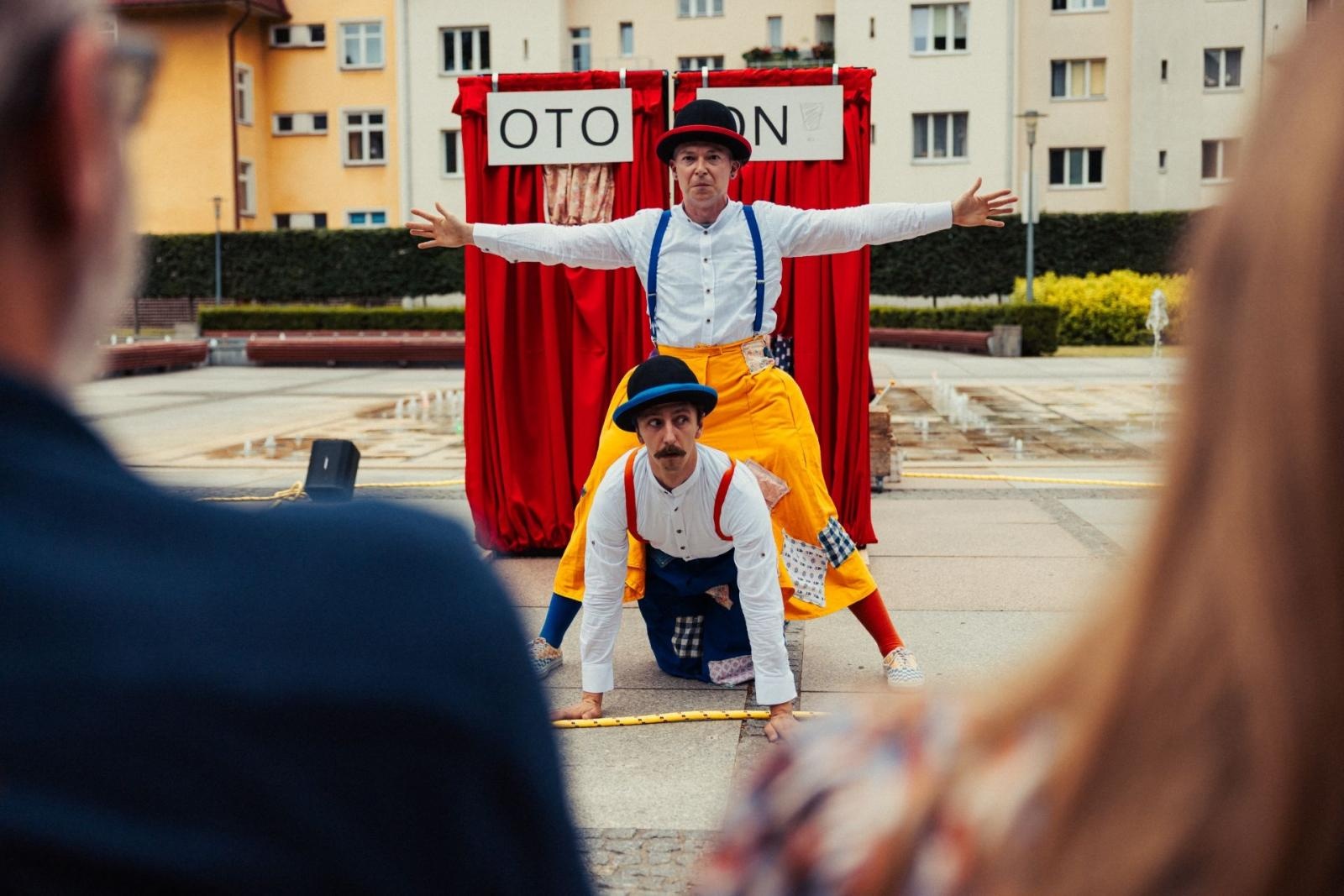 Zdjęcie w galerii na portalu naszwodzislaw.com: Oto On. Plenerowy spektakl familijny na Rynku w Wodzisławiu Śląskim [ZAPROSZENIE] wiadomości z regionu