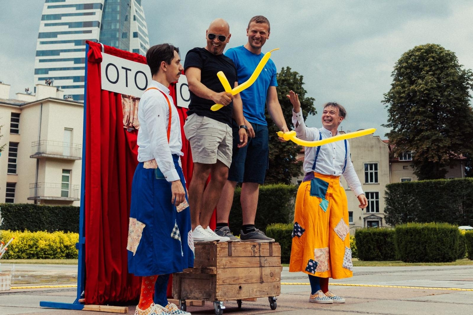 Zdjęcie w galerii na portalu naszwodzislaw.com: Oto On. Plenerowy spektakl familijny na Rynku w Wodzisławiu Śląskim [ZAPROSZENIE] wiadomości z regionu