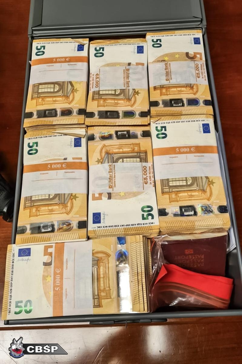 Zdjęcie w galerii na portalu naszwodzislaw.com: Gigantyczna operacja CBŚP: ponad 800 kg narkotyków i kilkanaście ton marihuany w transgranicznym obrocie wiadomości z regionu