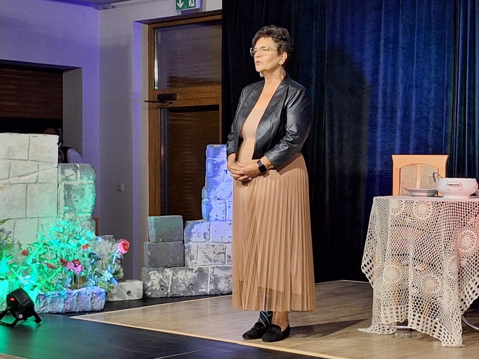 Zdjęcie w galerii na portalu naszwodzislaw.com: Fredro po śląsku i z humorem. Premiera teatru Kredens w Połomi [FOTO] wiadomości z regionu