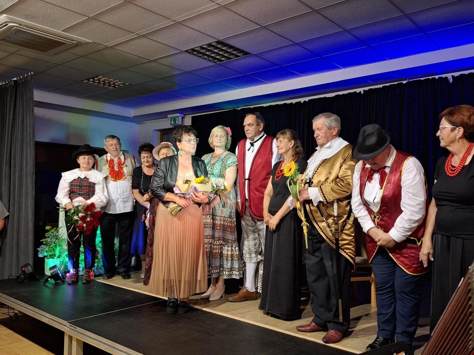 Zdjęcie w galerii na portalu naszwodzislaw.com: Fredro po śląsku i z humorem. Premiera teatru Kredens w Połomi [FOTO] wiadomości z regionu