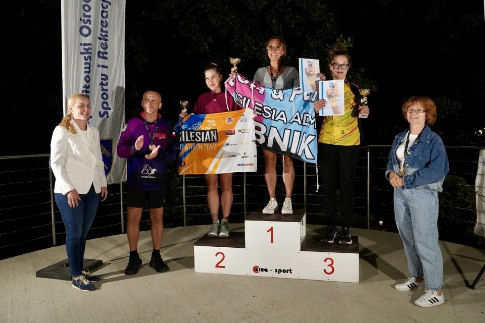 Zdjęcie w galerii na portalu naszwodzislaw.com: Noc pełna sportowych emocji. XXXII Ogólnopolski Bieg Uliczny w Rydułtowach przeszedł do historii [FOTO] wiadomości z regionu