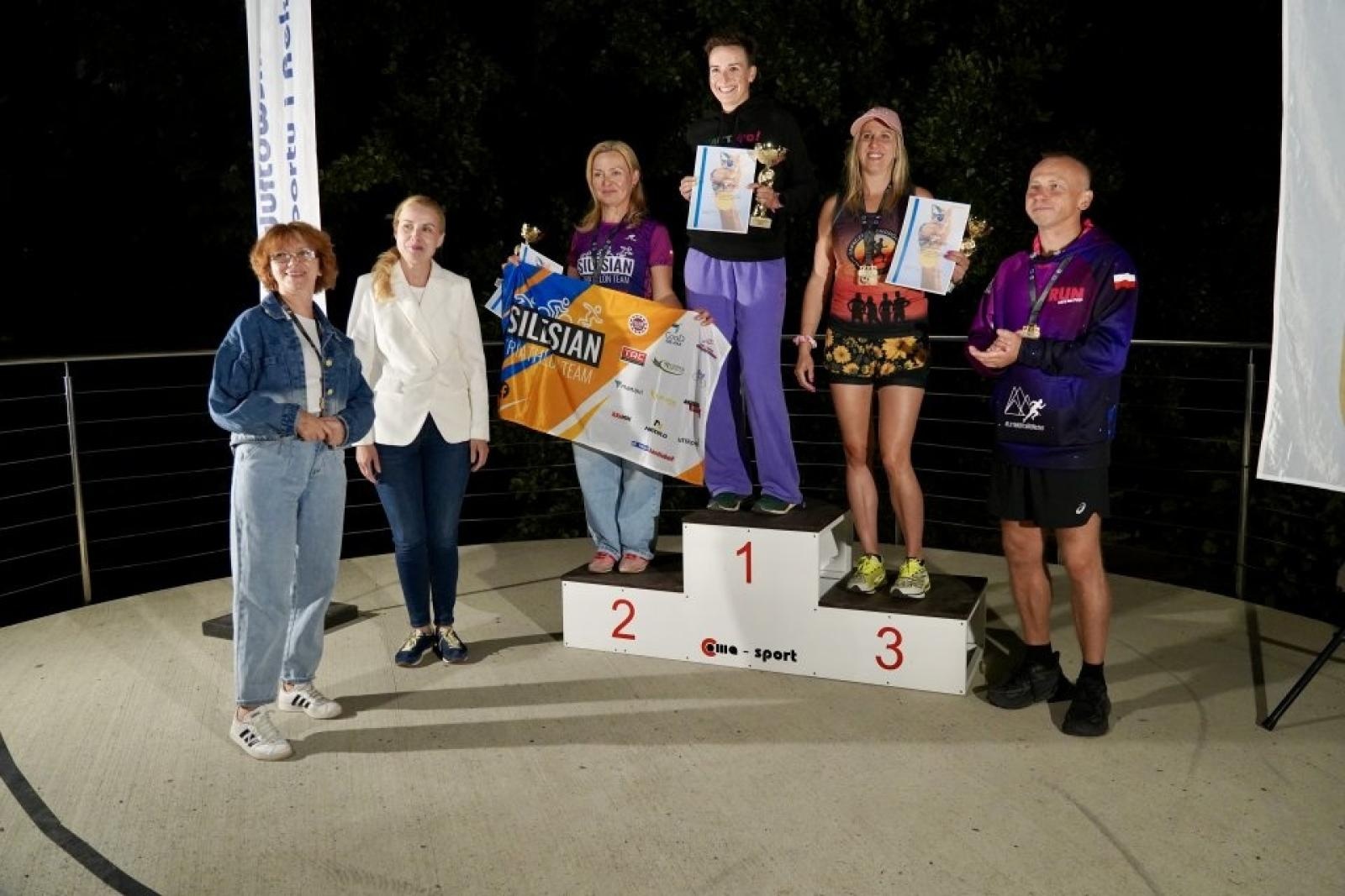 Zdjęcie w galerii na portalu naszwodzislaw.com: Noc pełna sportowych emocji. XXXII Ogólnopolski Bieg Uliczny w Rydułtowach przeszedł do historii [FOTO] wiadomości z regionu