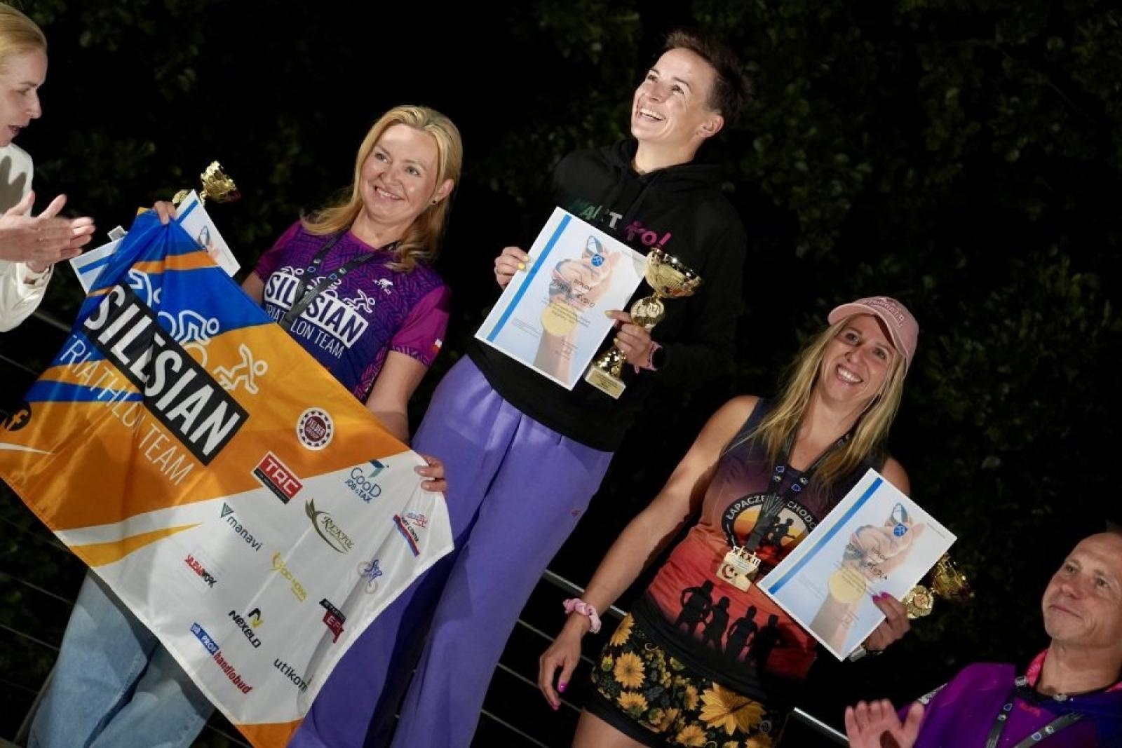 Zdjęcie w galerii na portalu naszwodzislaw.com: Noc pełna sportowych emocji. XXXII Ogólnopolski Bieg Uliczny w Rydułtowach przeszedł do historii [FOTO] wiadomości z regionu