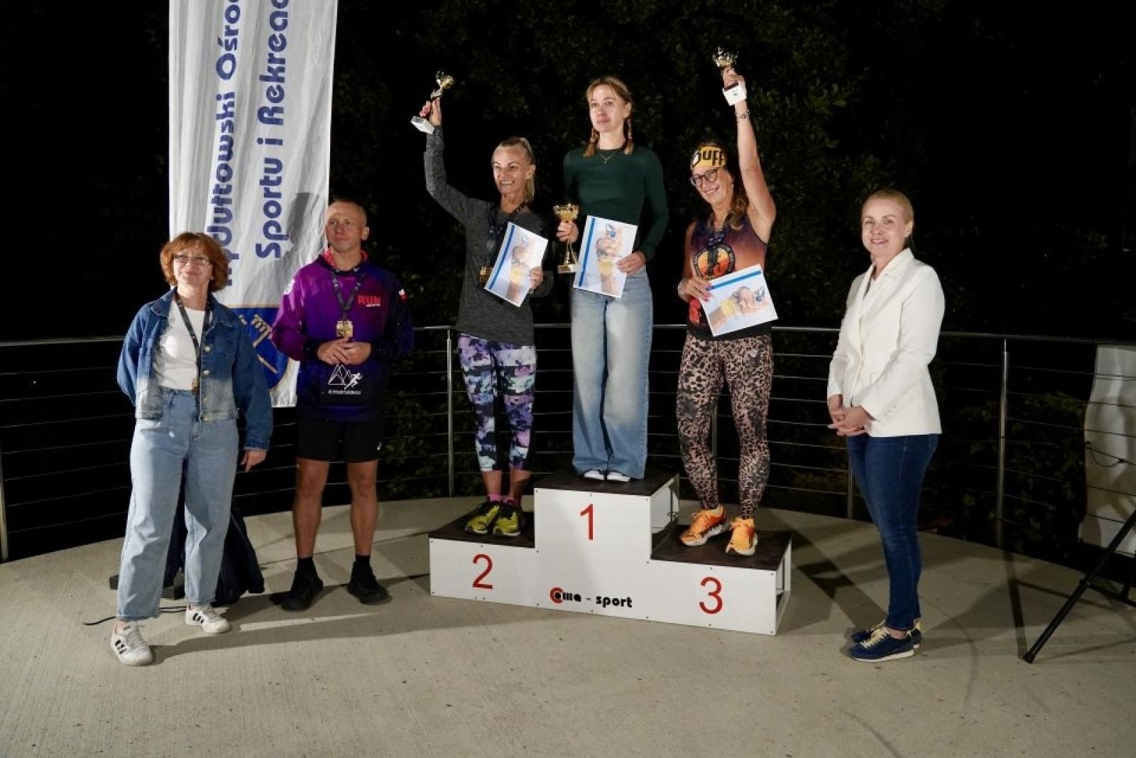 Zdjęcie w galerii na portalu naszwodzislaw.com: Noc pełna sportowych emocji. XXXII Ogólnopolski Bieg Uliczny w Rydułtowach przeszedł do historii [FOTO] wiadomości z regionu