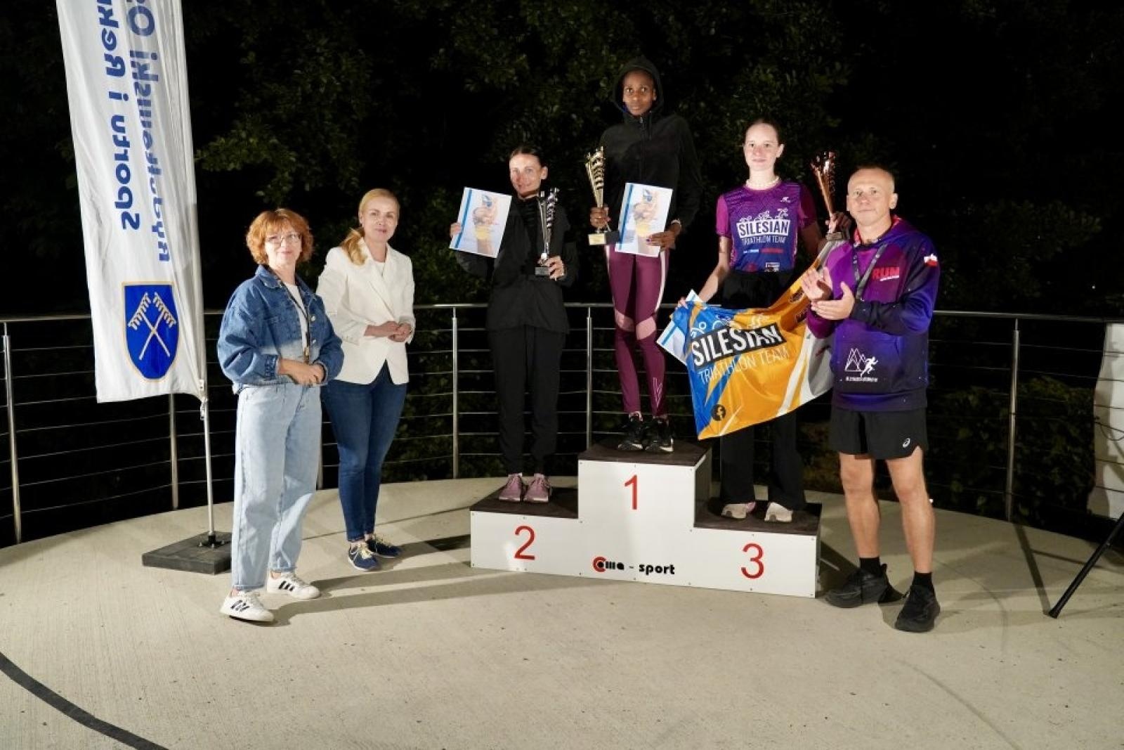 Zdjęcie w galerii na portalu naszwodzislaw.com: Noc pełna sportowych emocji. XXXII Ogólnopolski Bieg Uliczny w Rydułtowach przeszedł do historii [FOTO] wiadomości z regionu