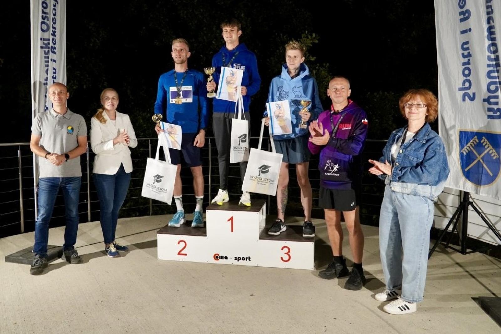 Zdjęcie w galerii na portalu naszwodzislaw.com: Noc pełna sportowych emocji. XXXII Ogólnopolski Bieg Uliczny w Rydułtowach przeszedł do historii [FOTO] wiadomości z regionu