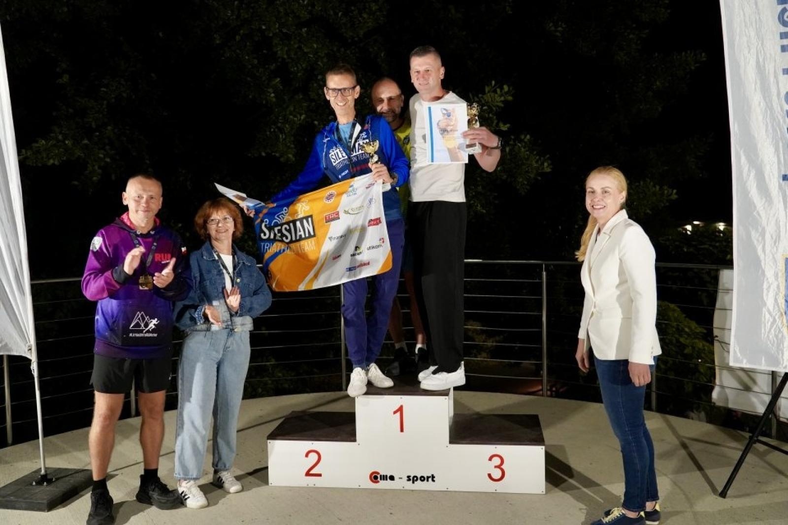 Zdjęcie w galerii na portalu naszwodzislaw.com: Noc pełna sportowych emocji. XXXII Ogólnopolski Bieg Uliczny w Rydułtowach przeszedł do historii [FOTO] wiadomości z regionu