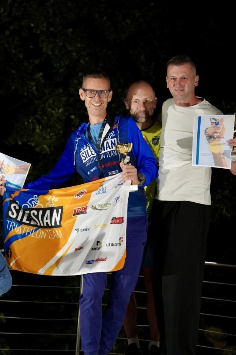 Zdjęcie w galerii na portalu naszwodzislaw.com: Noc pełna sportowych emocji. XXXII Ogólnopolski Bieg Uliczny w Rydułtowach przeszedł do historii [FOTO] wiadomości z regionu