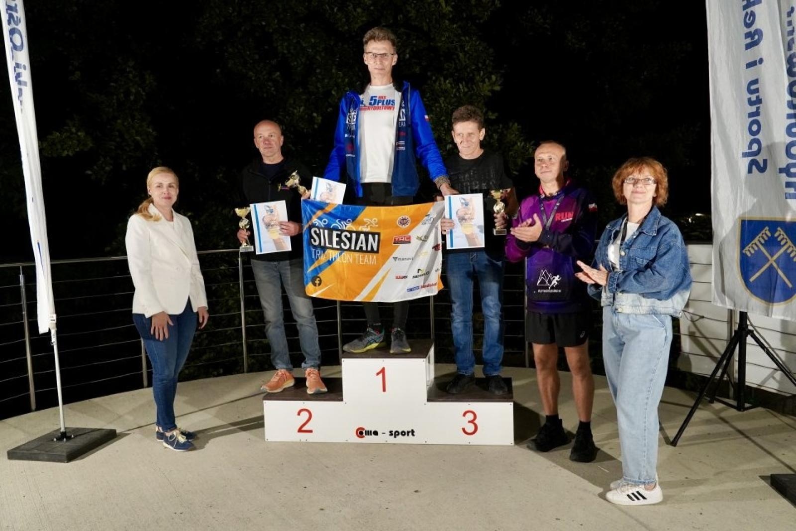 Zdjęcie w galerii na portalu naszwodzislaw.com: Noc pełna sportowych emocji. XXXII Ogólnopolski Bieg Uliczny w Rydułtowach przeszedł do historii [FOTO] wiadomości z regionu