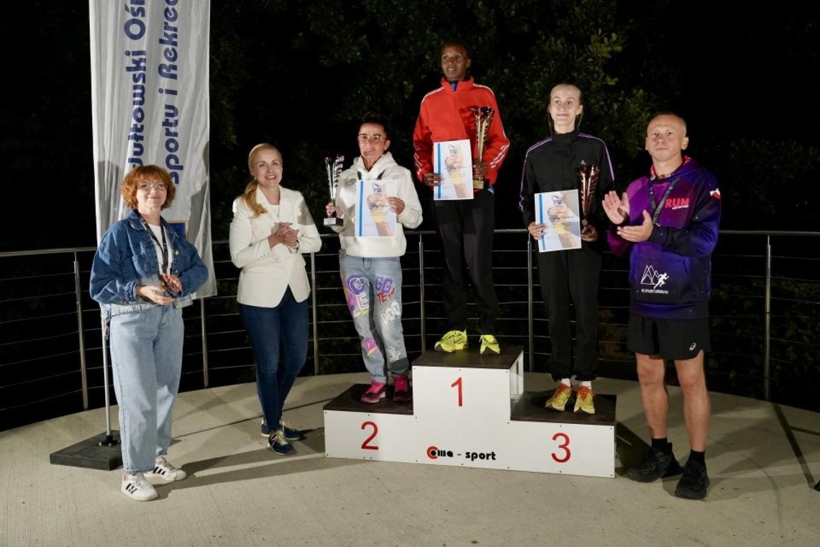 Zdjęcie w galerii na portalu naszwodzislaw.com: Noc pełna sportowych emocji. XXXII Ogólnopolski Bieg Uliczny w Rydułtowach przeszedł do historii [FOTO] wiadomości z regionu