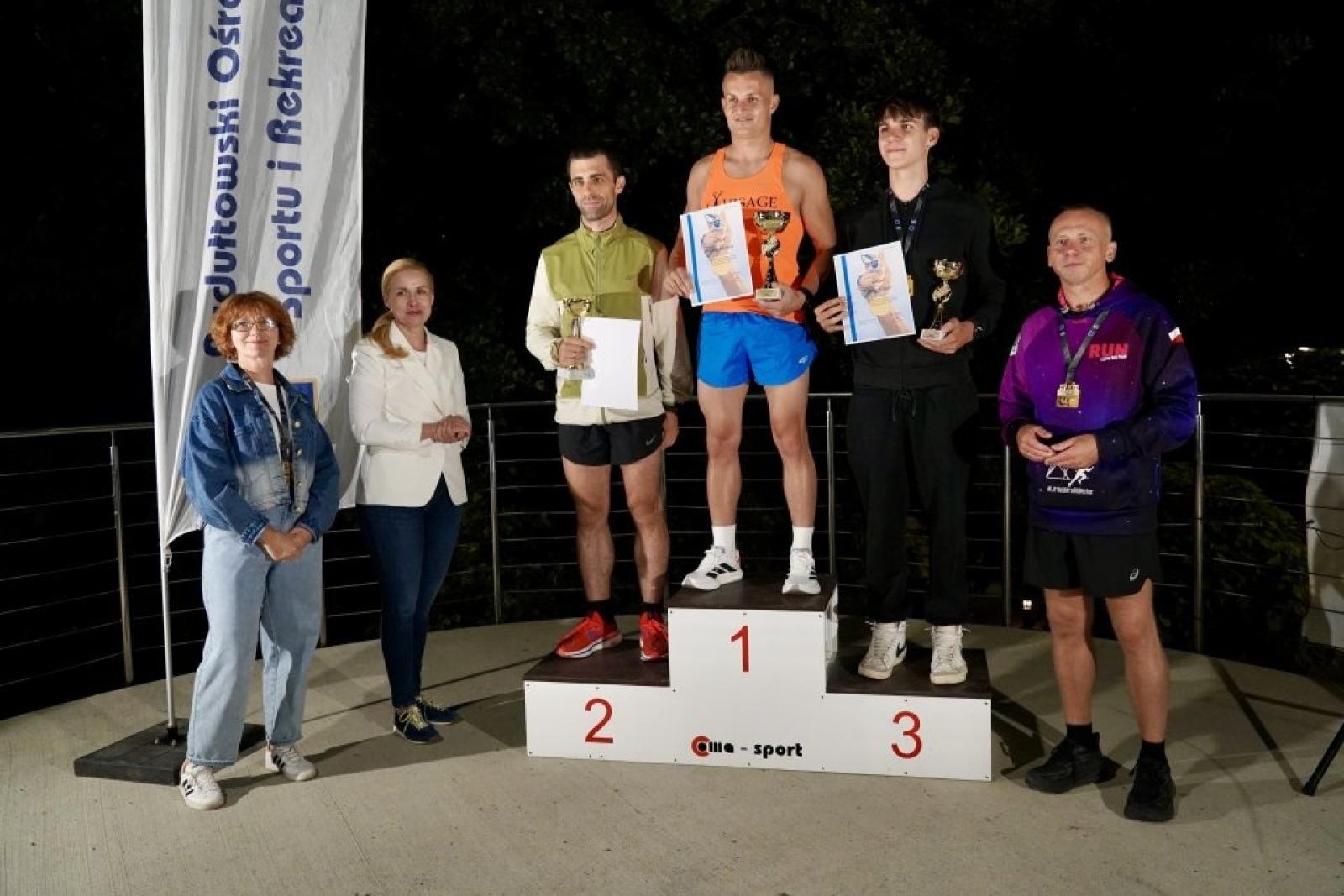 Zdjęcie w galerii na portalu naszwodzislaw.com: Noc pełna sportowych emocji. XXXII Ogólnopolski Bieg Uliczny w Rydułtowach przeszedł do historii [FOTO] wiadomości z regionu