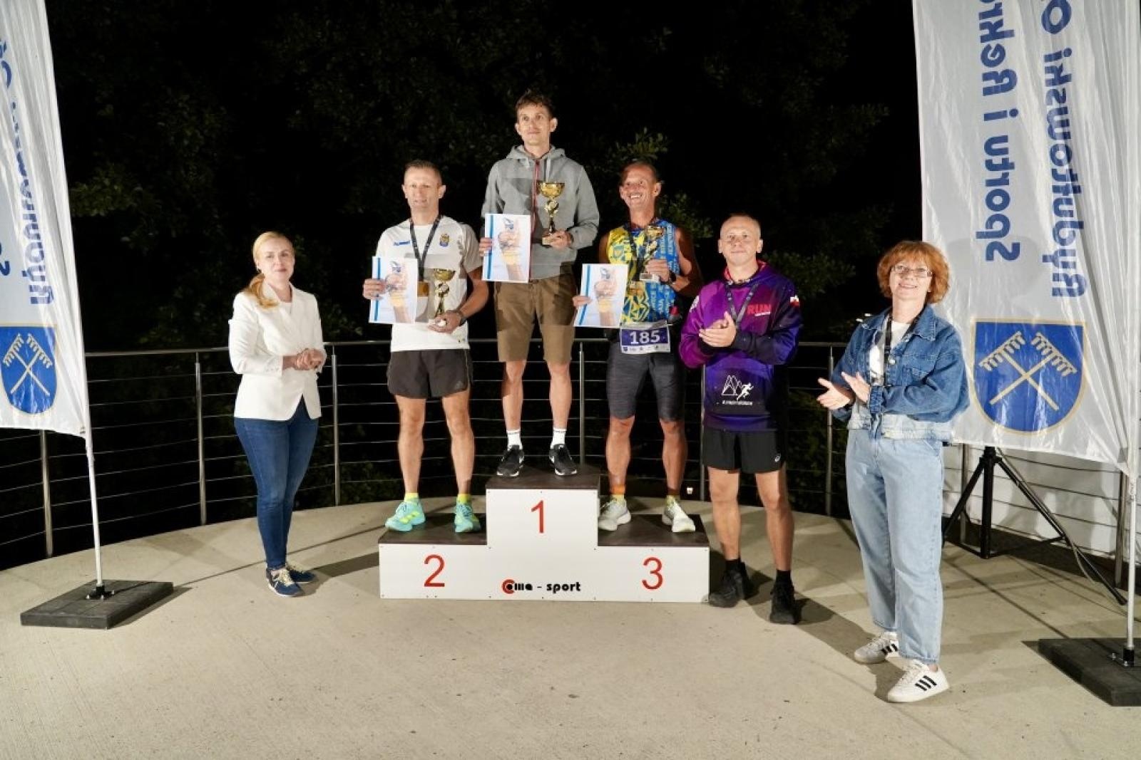 Zdjęcie w galerii na portalu naszwodzislaw.com: Noc pełna sportowych emocji. XXXII Ogólnopolski Bieg Uliczny w Rydułtowach przeszedł do historii [FOTO] wiadomości z regionu