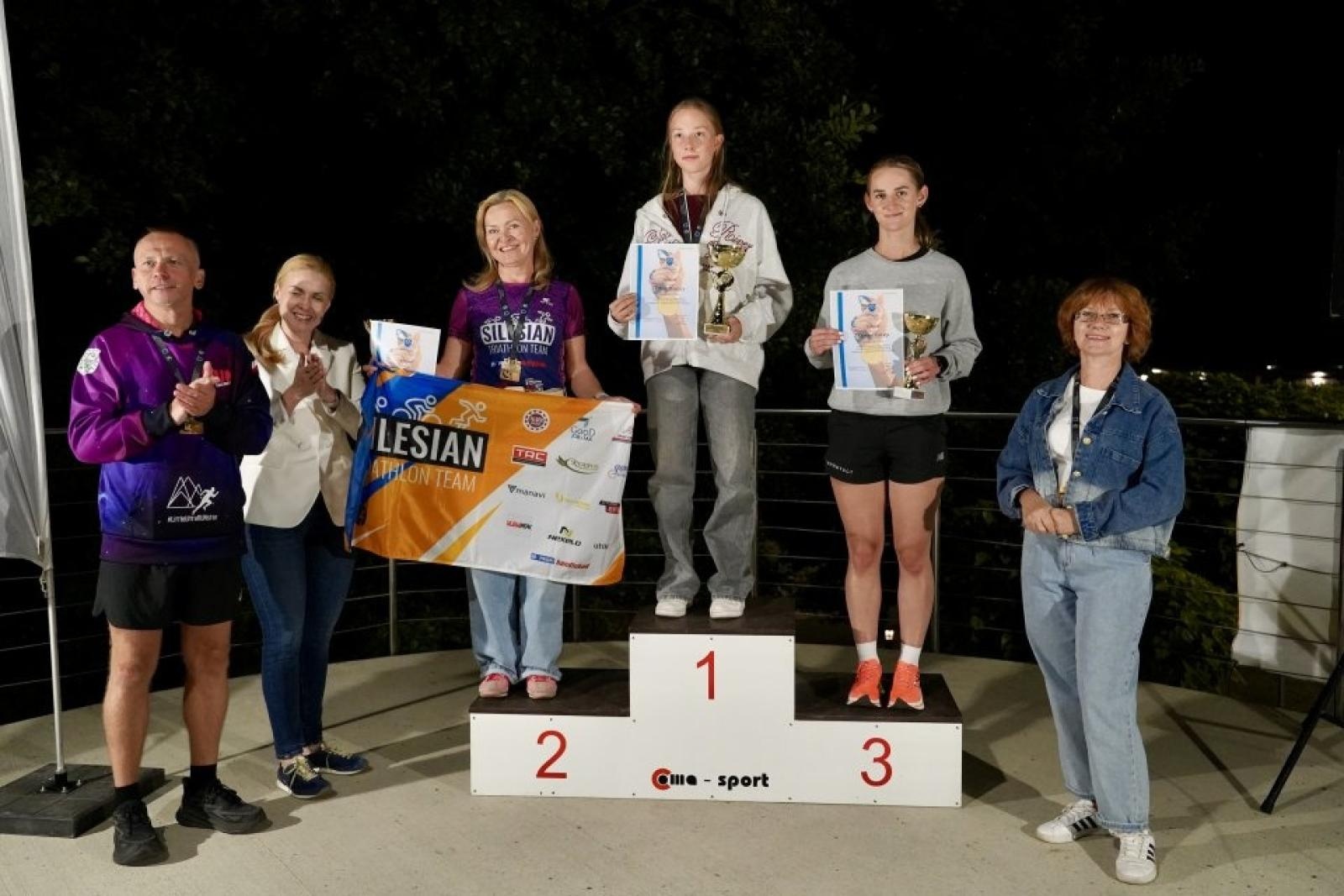 Zdjęcie w galerii na portalu naszwodzislaw.com: Noc pełna sportowych emocji. XXXII Ogólnopolski Bieg Uliczny w Rydułtowach przeszedł do historii [FOTO] wiadomości z regionu