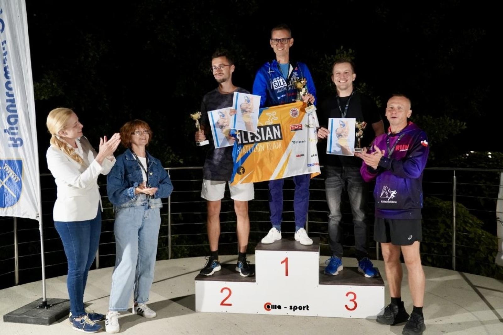 Zdjęcie w galerii na portalu naszwodzislaw.com: Noc pełna sportowych emocji. XXXII Ogólnopolski Bieg Uliczny w Rydułtowach przeszedł do historii [FOTO] wiadomości z regionu