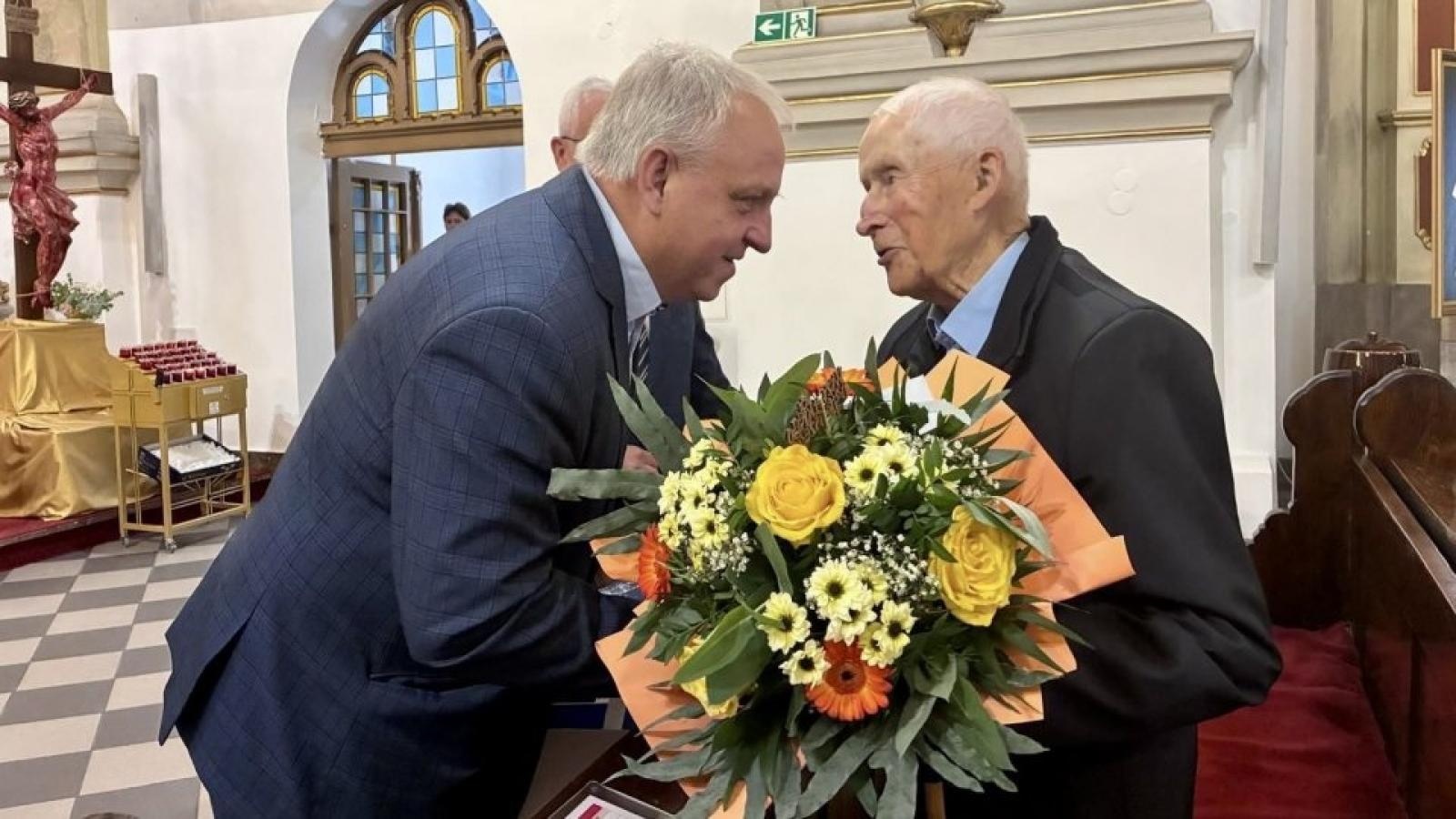 Zdjęcie w galerii na portalu naszwodzislaw.com: Pochodzący z Pszowa Joachim Franiczek świętował setne urodziny wiadomości z regionu