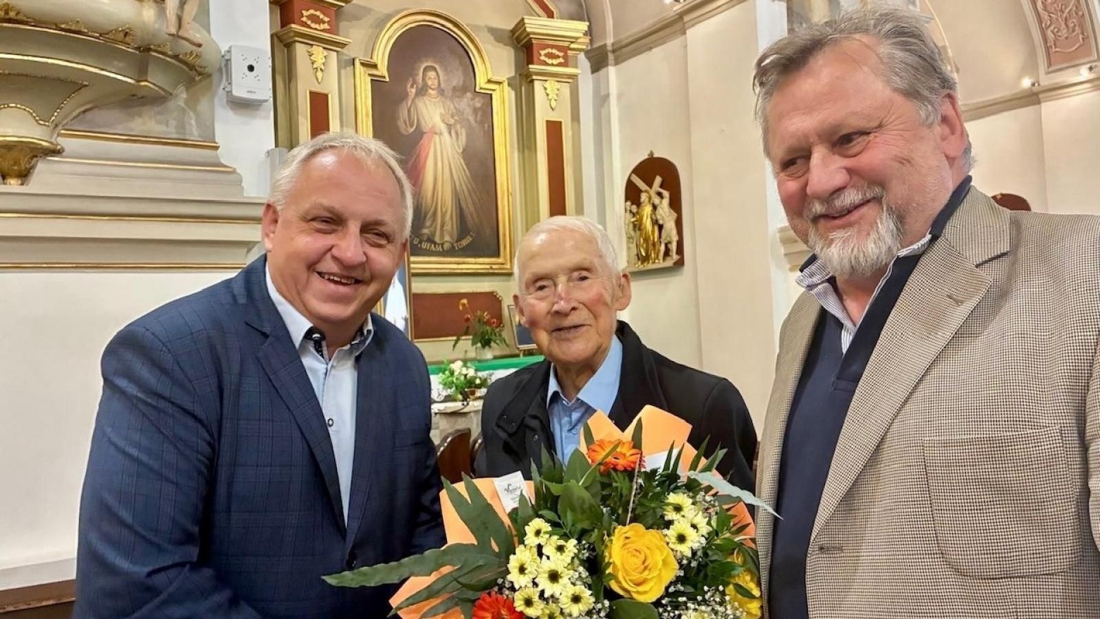 Zdjęcie w galerii na portalu naszwodzislaw.com: Pochodzący z Pszowa Joachim Franiczek świętował setne urodziny wiadomości z regionu