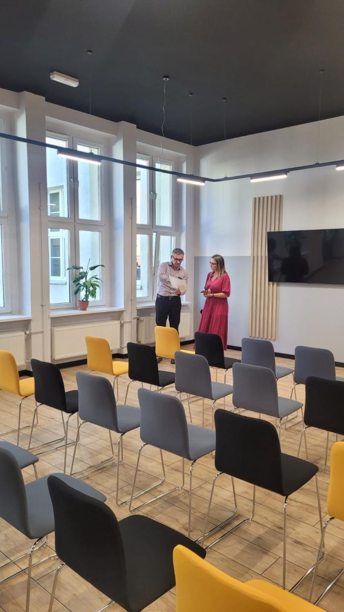 Zdjęcie w galerii na portalu naszwodzislaw.com: Gospodarska wizyta w powiatowych szkołach. Już niebawem pierwszy dzwonek wiadomości z regionu