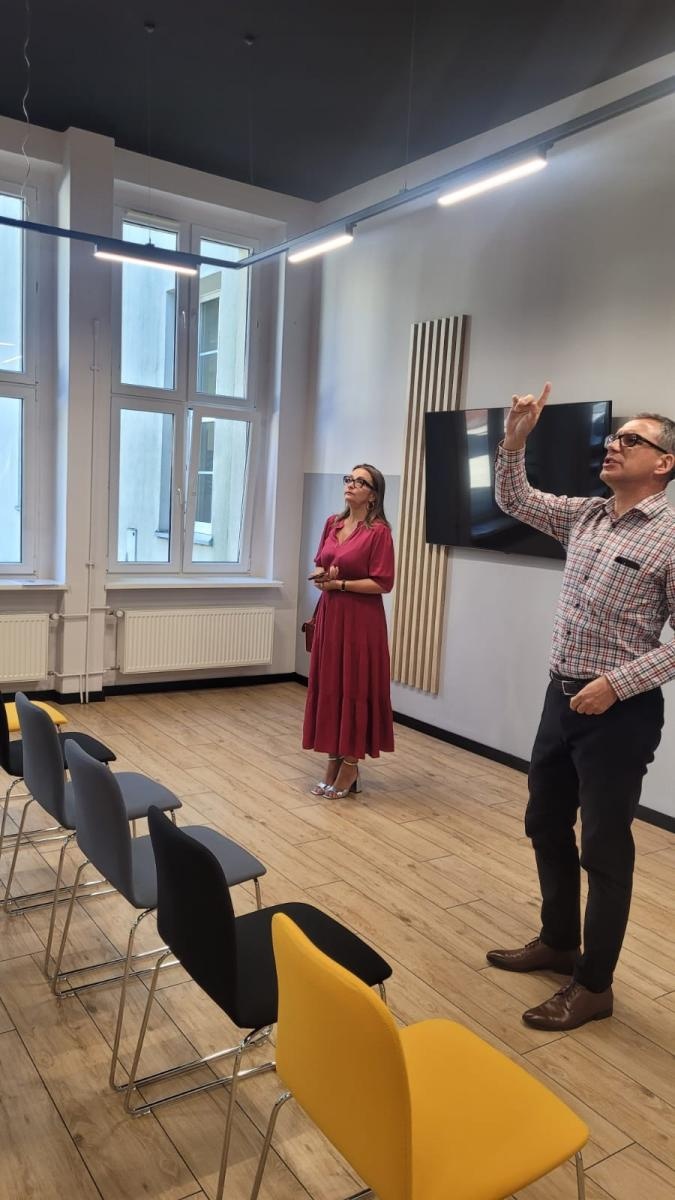 Zdjęcie w galerii na portalu naszwodzislaw.com: Gospodarska wizyta w powiatowych szkołach. Już niebawem pierwszy dzwonek wiadomości z regionu