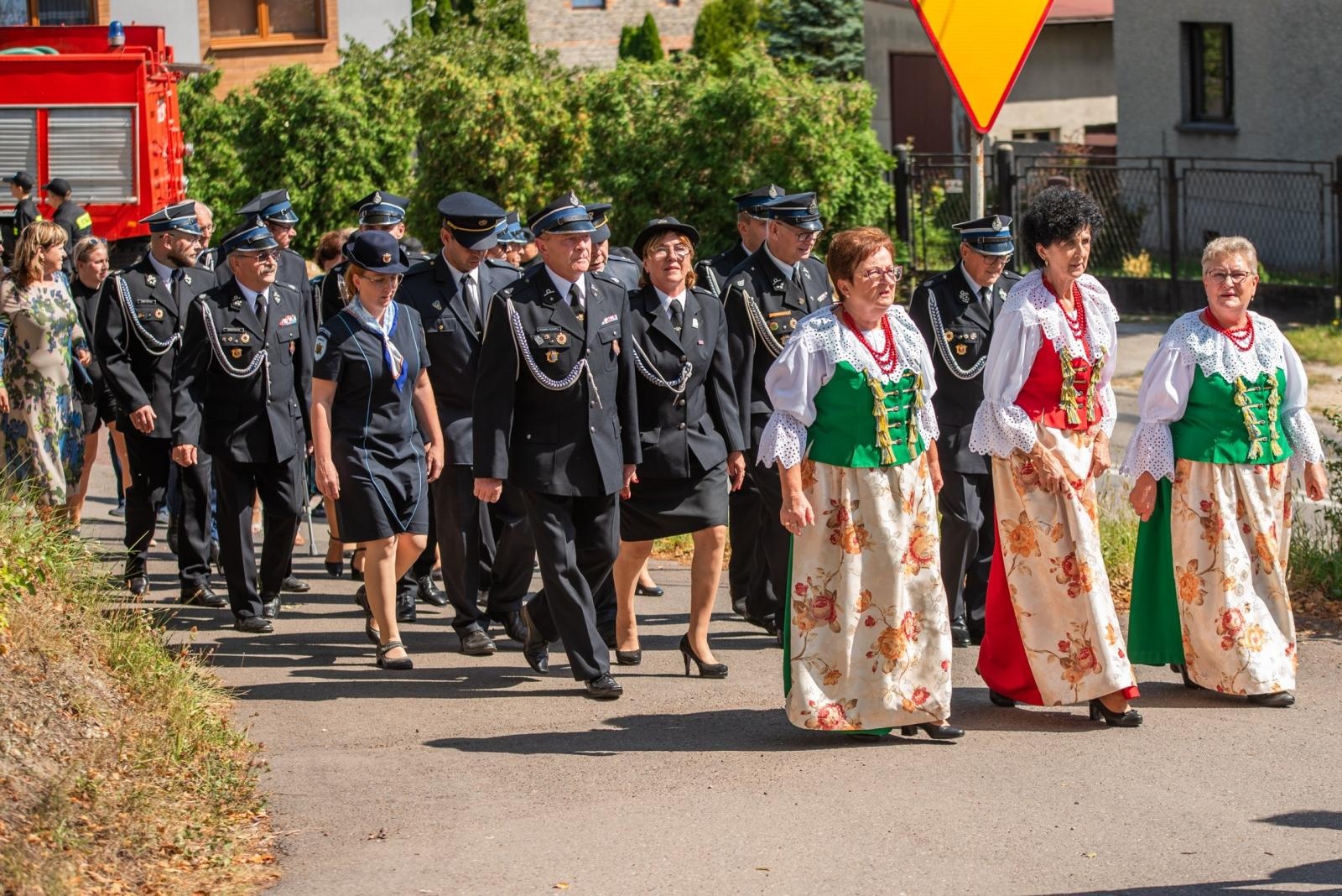 Zdjęcie w galerii na portalu naszwodzislaw.com: Jubileusz 90-lecia OSP Zawada. Strażacka tradycja i wspólne świętowanie [FOTO] wiadomości z regionu
