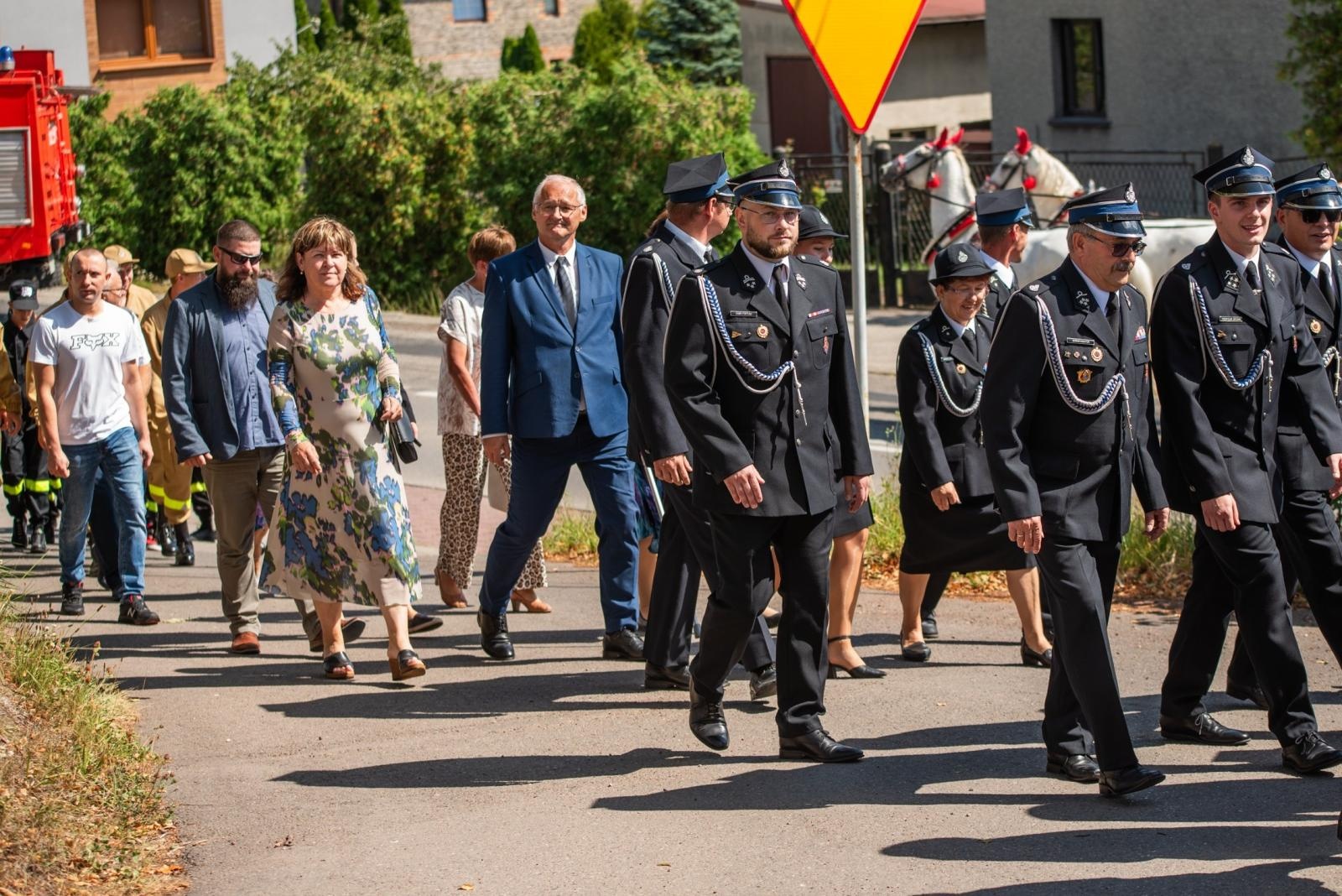 Zdjęcie w galerii na portalu naszwodzislaw.com: Jubileusz 90-lecia OSP Zawada. Strażacka tradycja i wspólne świętowanie [FOTO] wiadomości z regionu