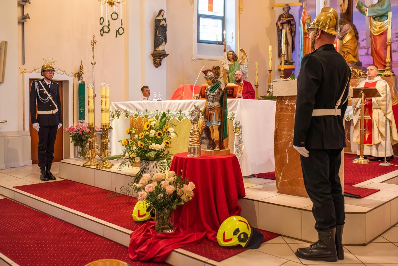 Zdjęcie w galerii na portalu naszwodzislaw.com: Jubileusz 90-lecia OSP Zawada. Strażacka tradycja i wspólne świętowanie [FOTO] wiadomości z regionu