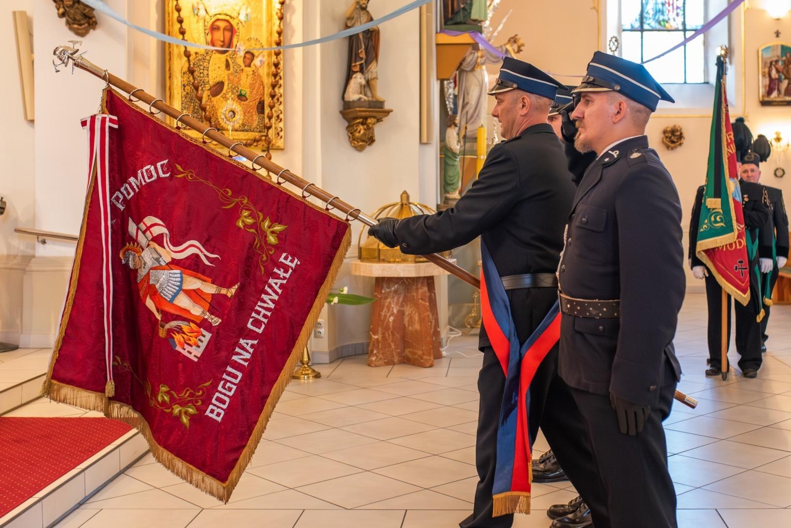 Zdjęcie w galerii na portalu naszwodzislaw.com: Jubileusz 90-lecia OSP Zawada. Strażacka tradycja i wspólne świętowanie [FOTO] wiadomości z regionu