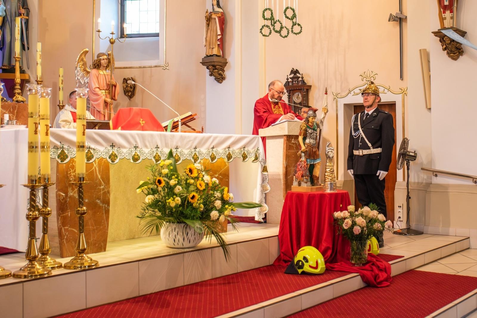 Zdjęcie w galerii na portalu naszwodzislaw.com: Jubileusz 90-lecia OSP Zawada. Strażacka tradycja i wspólne świętowanie [FOTO] wiadomości z regionu