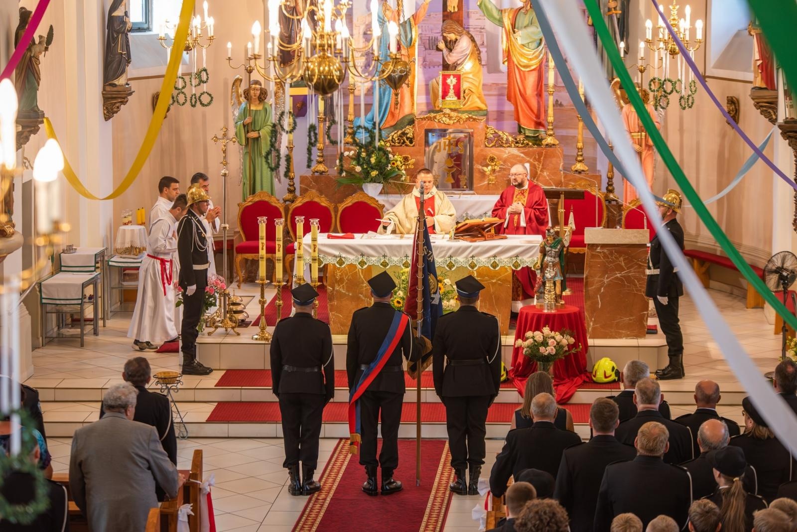Zdjęcie w galerii na portalu naszwodzislaw.com: Jubileusz 90-lecia OSP Zawada. Strażacka tradycja i wspólne świętowanie [FOTO] wiadomości z regionu