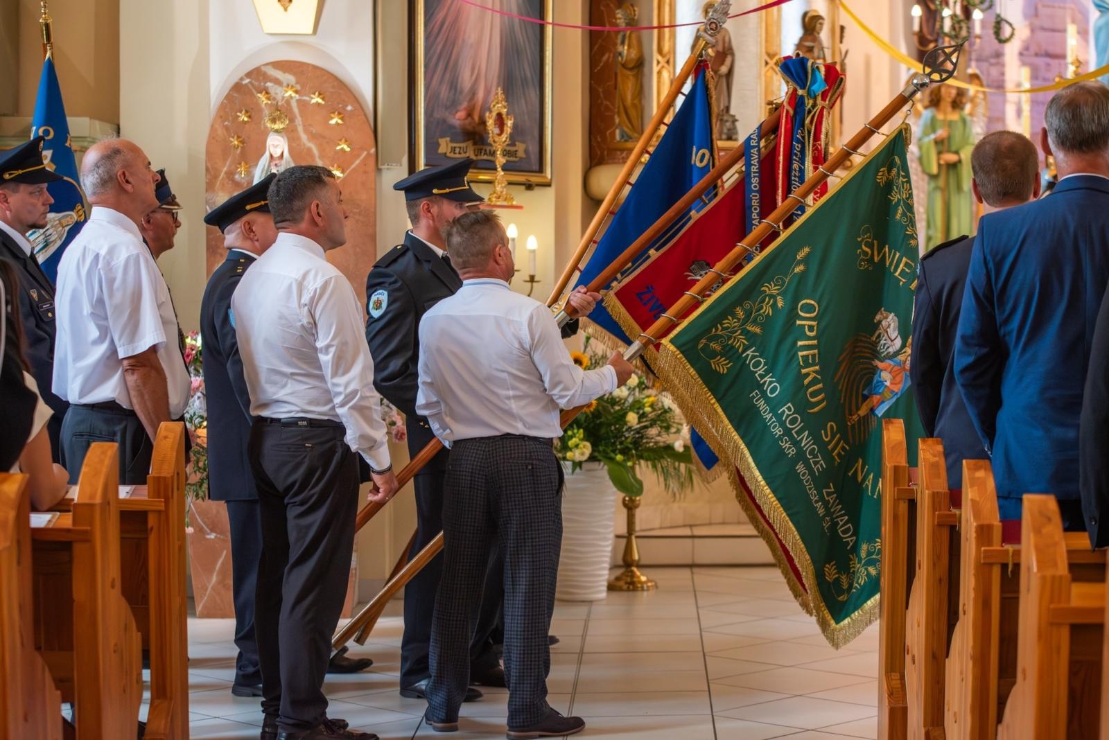 Zdjęcie w galerii na portalu naszwodzislaw.com: Jubileusz 90-lecia OSP Zawada. Strażacka tradycja i wspólne świętowanie [FOTO] wiadomości z regionu