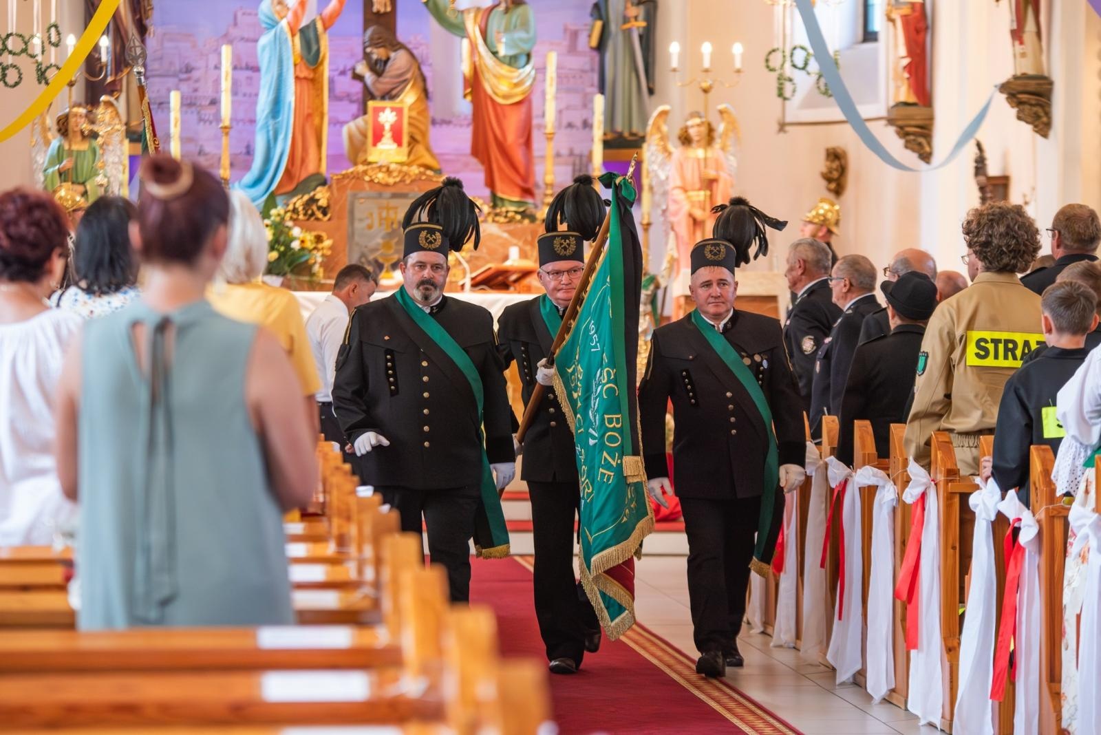 Zdjęcie w galerii na portalu naszwodzislaw.com: Jubileusz 90-lecia OSP Zawada. Strażacka tradycja i wspólne świętowanie [FOTO] wiadomości z regionu