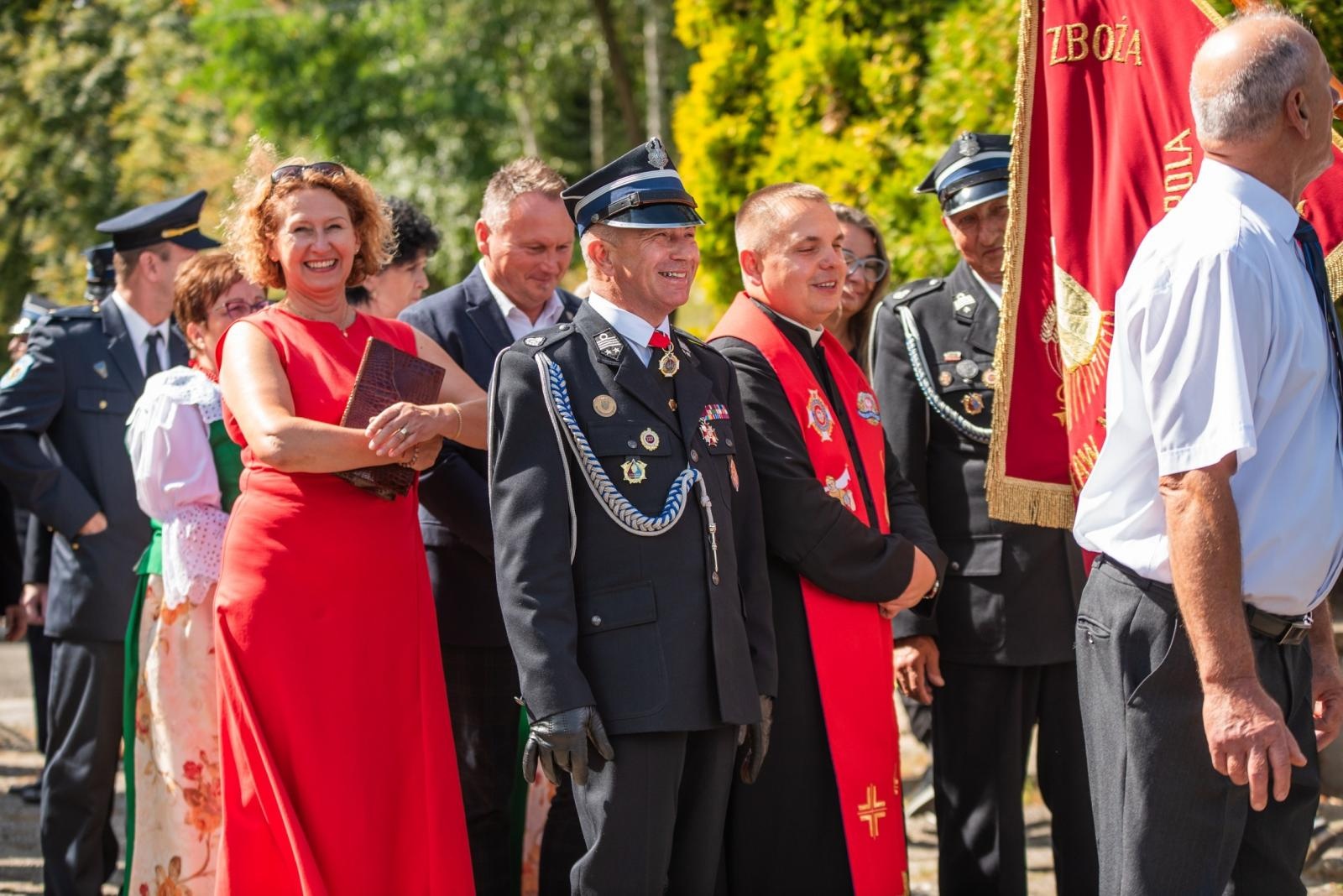 Zdjęcie w galerii na portalu naszwodzislaw.com: Jubileusz 90-lecia OSP Zawada. Strażacka tradycja i wspólne świętowanie [FOTO] wiadomości z regionu