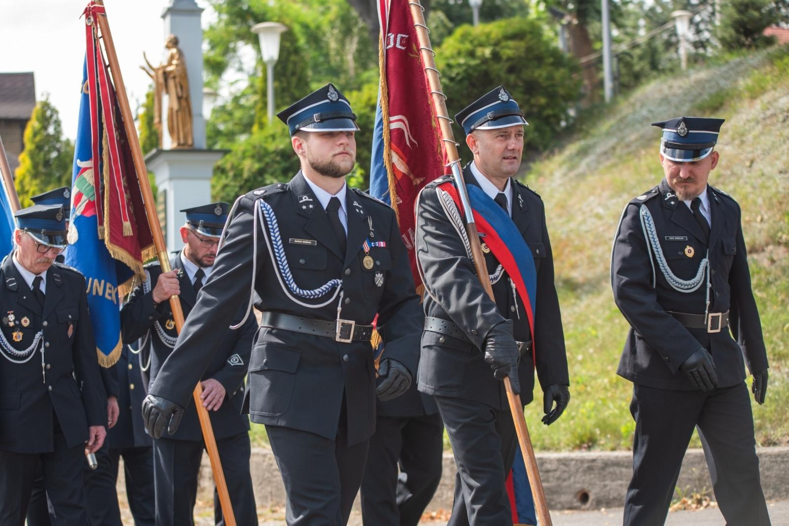 Zdjęcie w galerii na portalu naszwodzislaw.com: Jubileusz 90-lecia OSP Zawada. Strażacka tradycja i wspólne świętowanie [FOTO] wiadomości z regionu