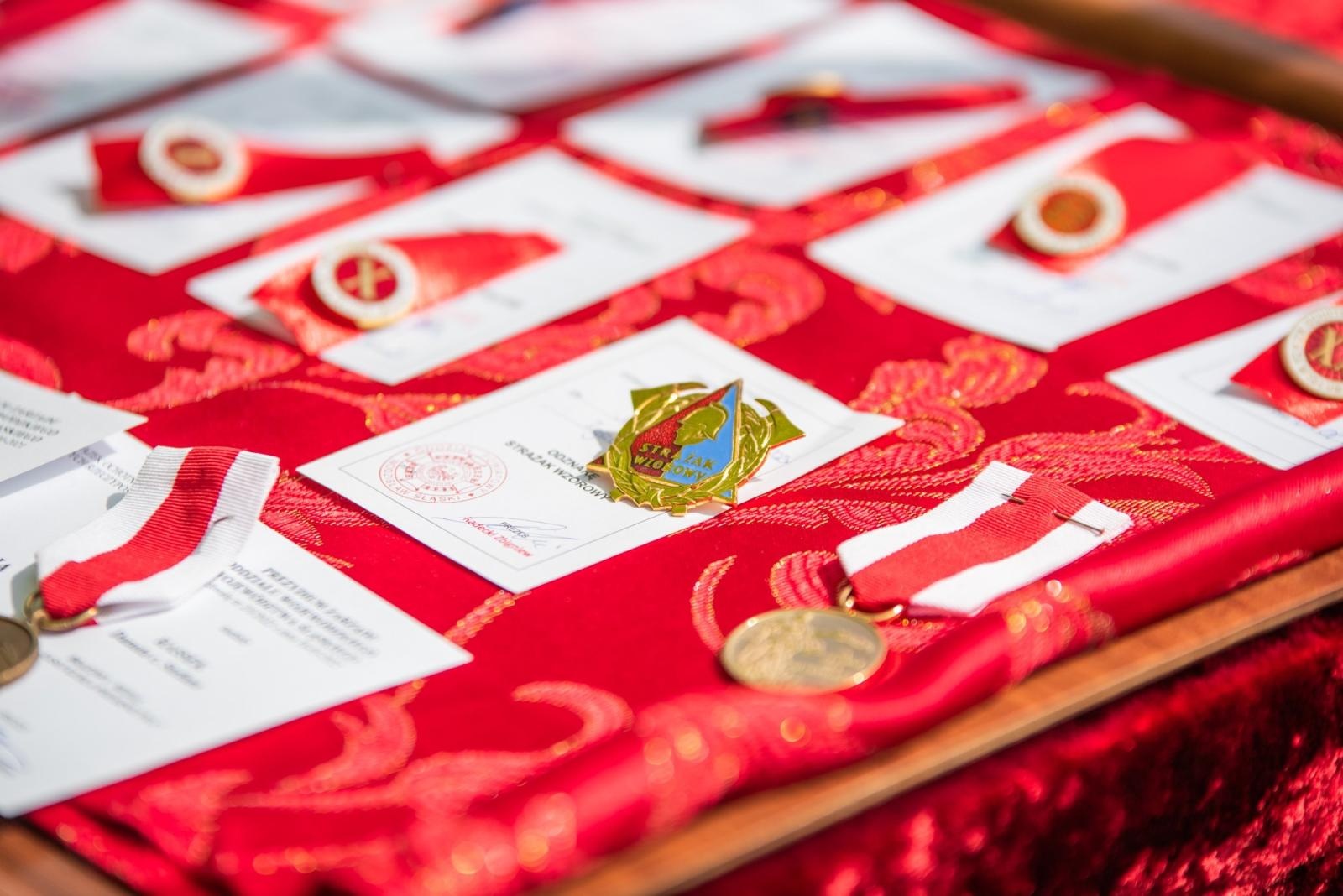 Zdjęcie w galerii na portalu naszwodzislaw.com: Jubileusz 90-lecia OSP Zawada. Strażacka tradycja i wspólne świętowanie [FOTO] wiadomości z regionu