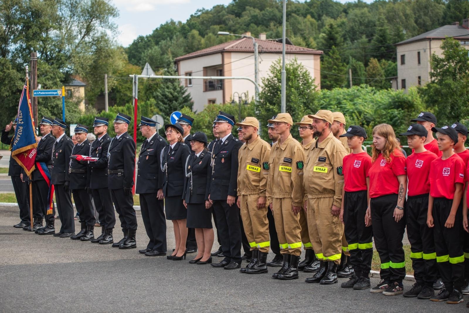 Zdjęcie w galerii na portalu naszwodzislaw.com: Jubileusz 90-lecia OSP Zawada. Strażacka tradycja i wspólne świętowanie [FOTO] wiadomości z regionu