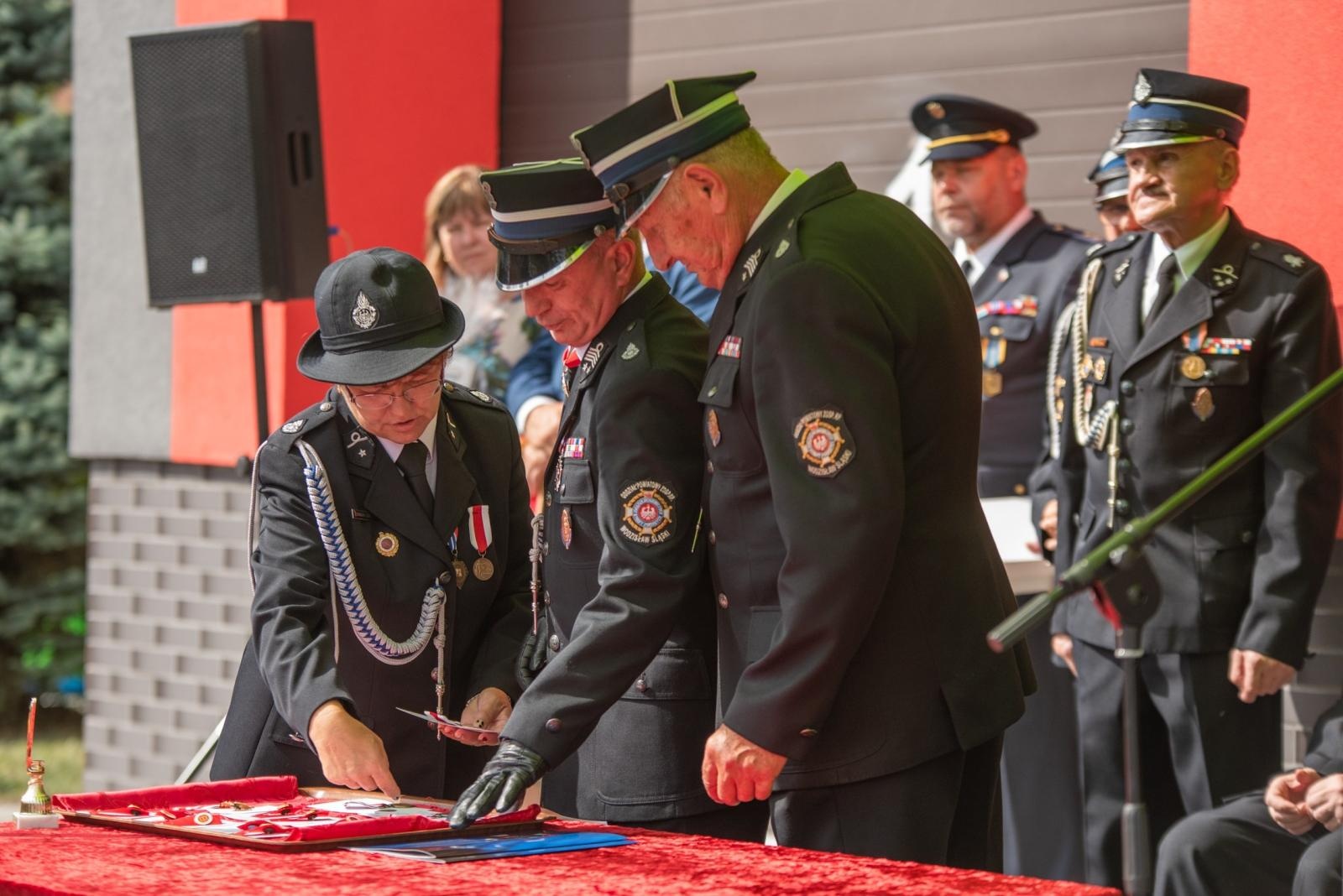 Zdjęcie w galerii na portalu naszwodzislaw.com: Jubileusz 90-lecia OSP Zawada. Strażacka tradycja i wspólne świętowanie [FOTO] wiadomości z regionu