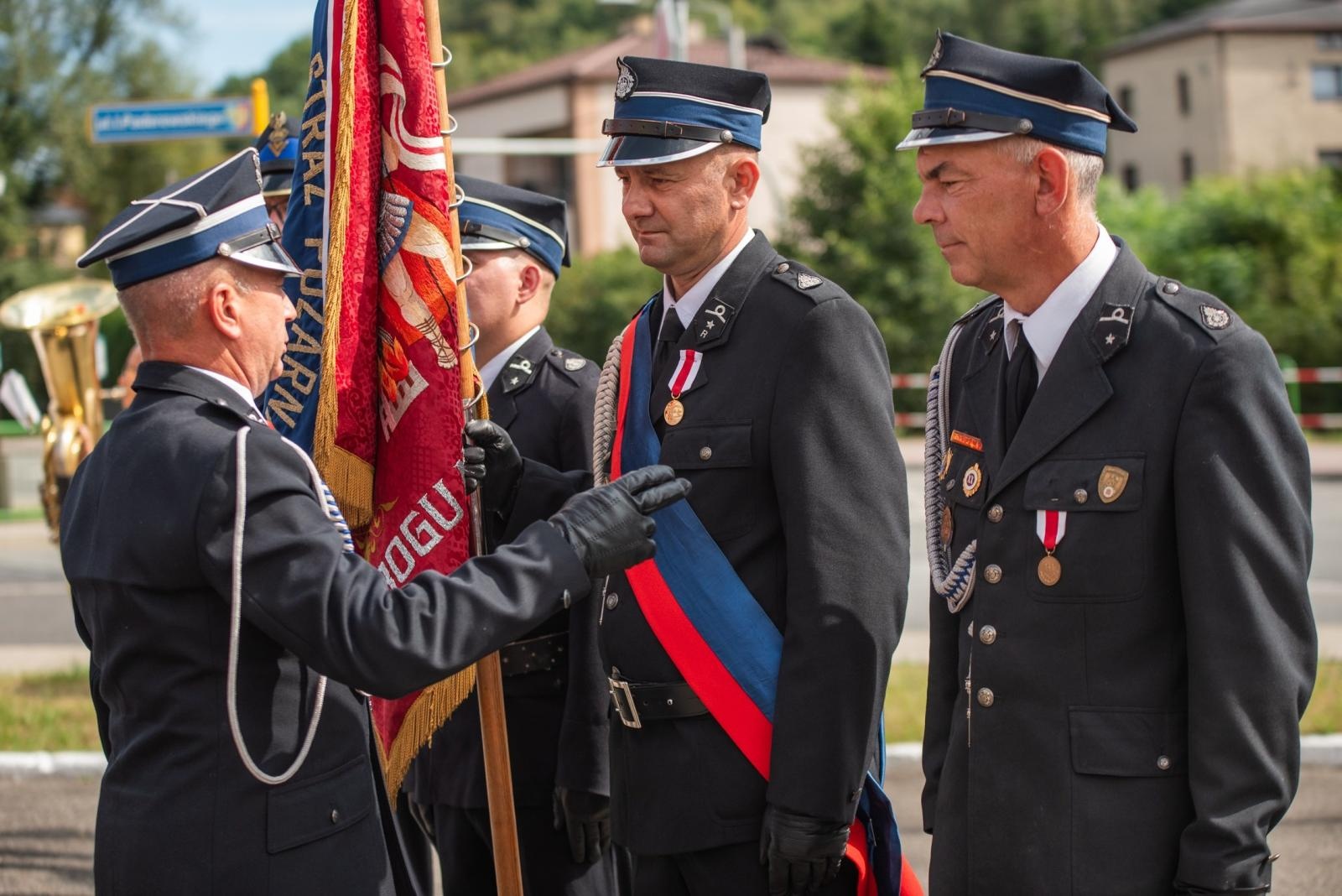 Zdjęcie w galerii na portalu naszwodzislaw.com: Jubileusz 90-lecia OSP Zawada. Strażacka tradycja i wspólne świętowanie [FOTO] wiadomości z regionu