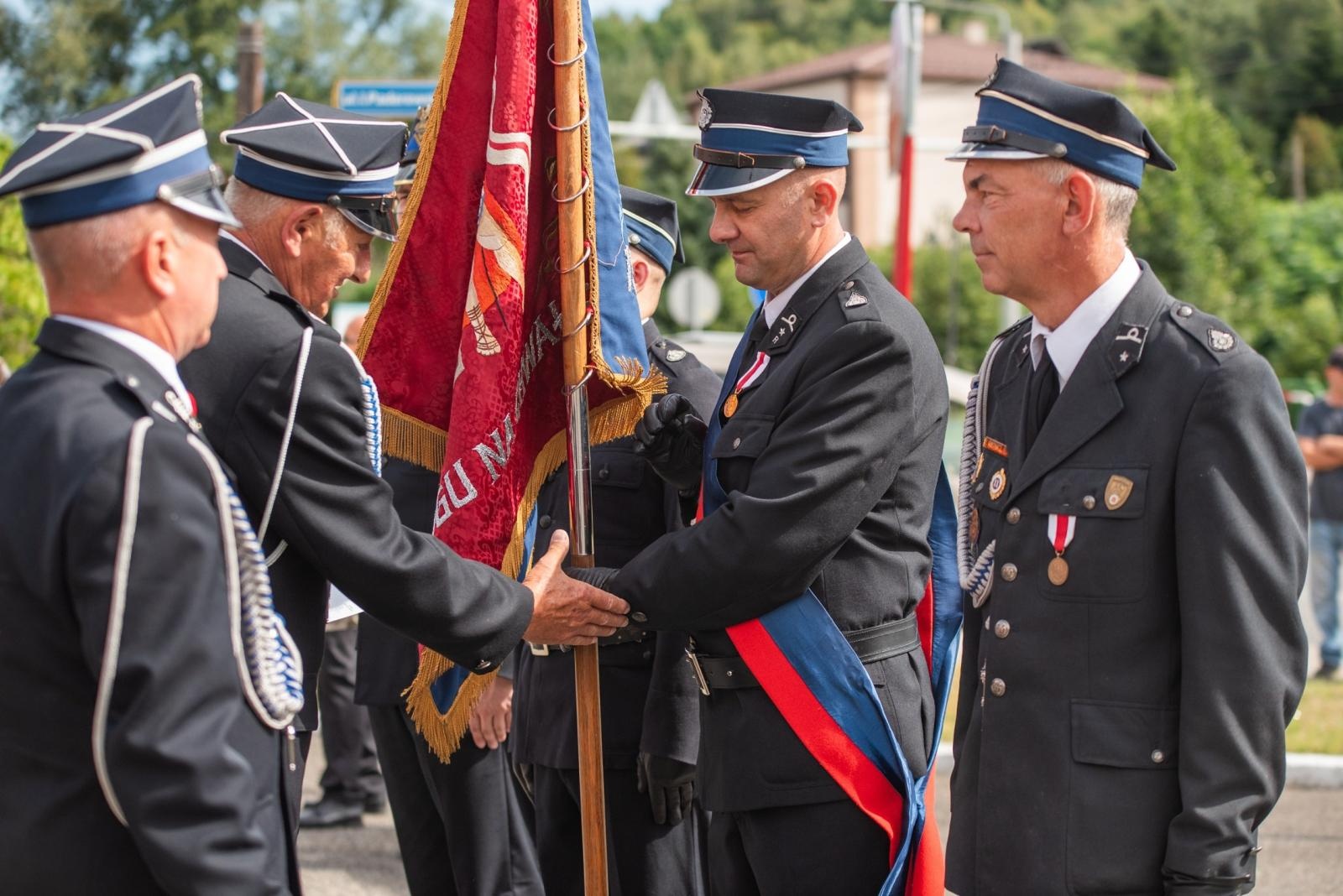 Zdjęcie w galerii na portalu naszwodzislaw.com: Jubileusz 90-lecia OSP Zawada. Strażacka tradycja i wspólne świętowanie [FOTO] wiadomości z regionu