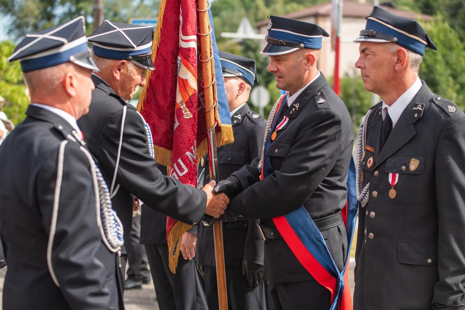 Zdjęcie w galerii na portalu naszwodzislaw.com: Jubileusz 90-lecia OSP Zawada. Strażacka tradycja i wspólne świętowanie [FOTO] wiadomości z regionu
