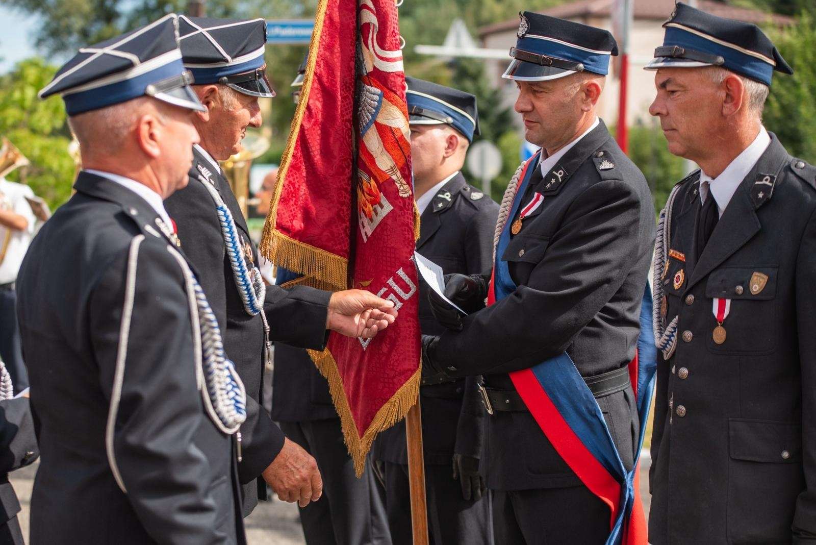 Zdjęcie w galerii na portalu naszwodzislaw.com: Jubileusz 90-lecia OSP Zawada. Strażacka tradycja i wspólne świętowanie [FOTO] wiadomości z regionu