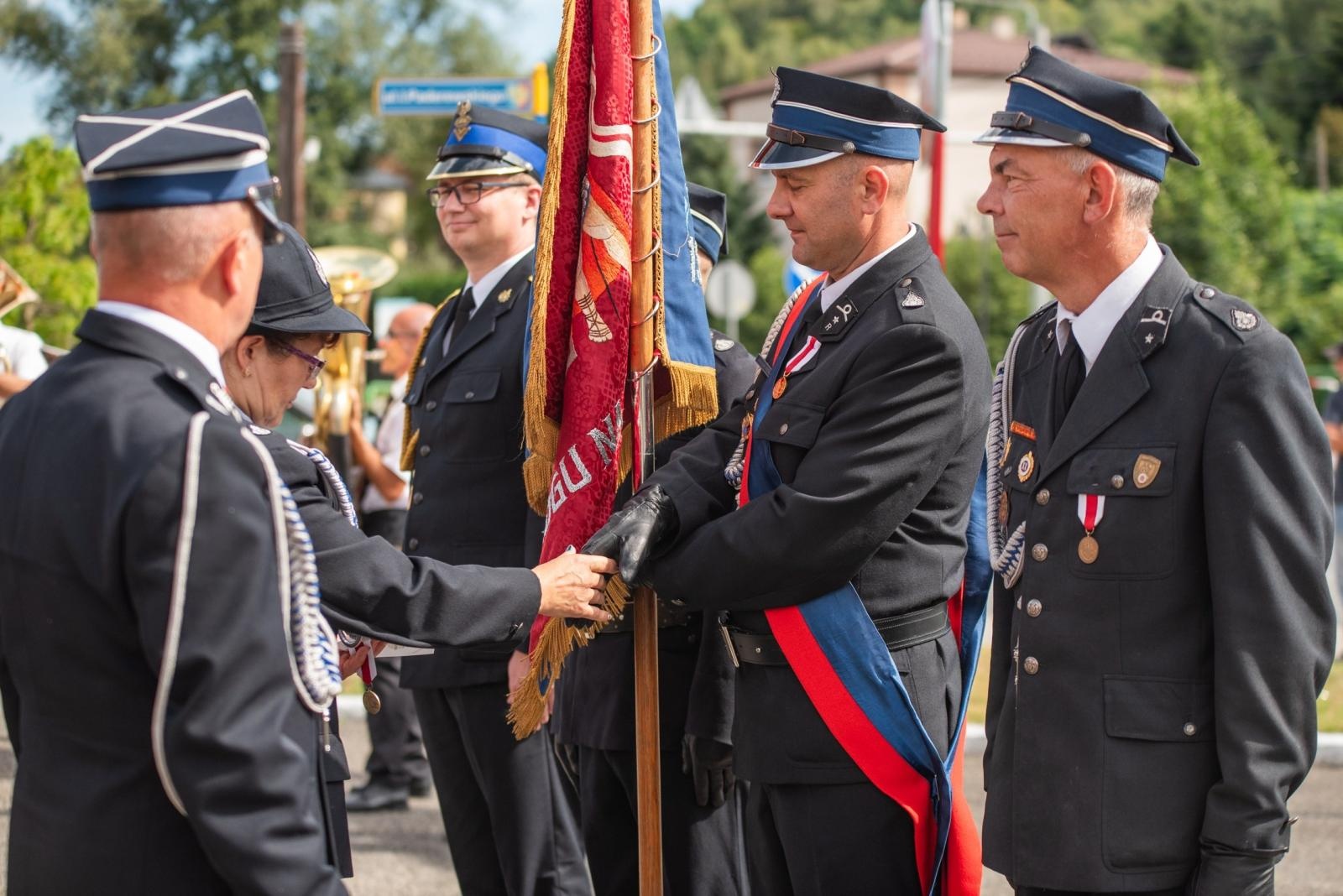 Zdjęcie w galerii na portalu naszwodzislaw.com: Jubileusz 90-lecia OSP Zawada. Strażacka tradycja i wspólne świętowanie [FOTO] wiadomości z regionu